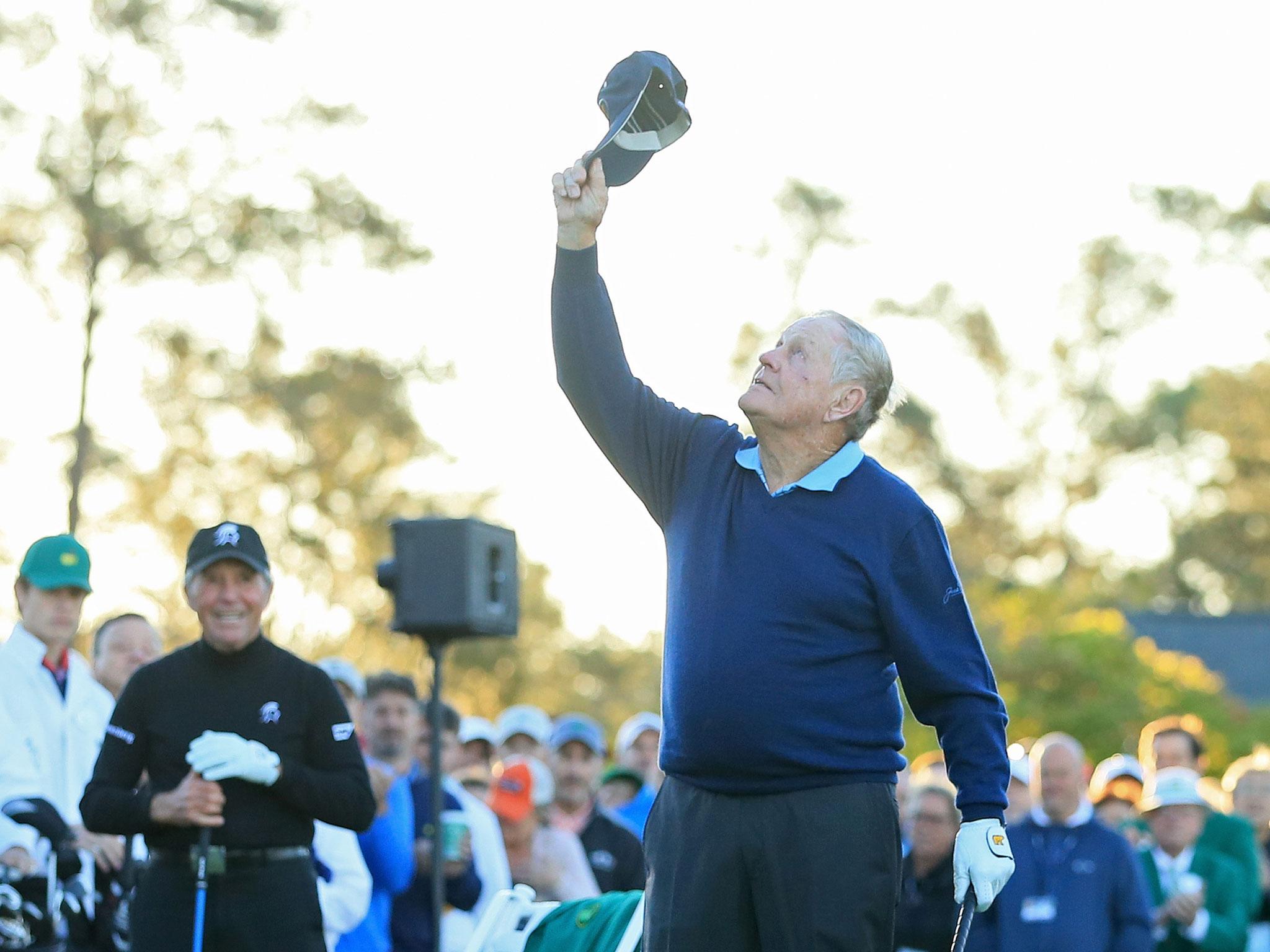 Nicklaus raises his cap in tribute to Palmer.