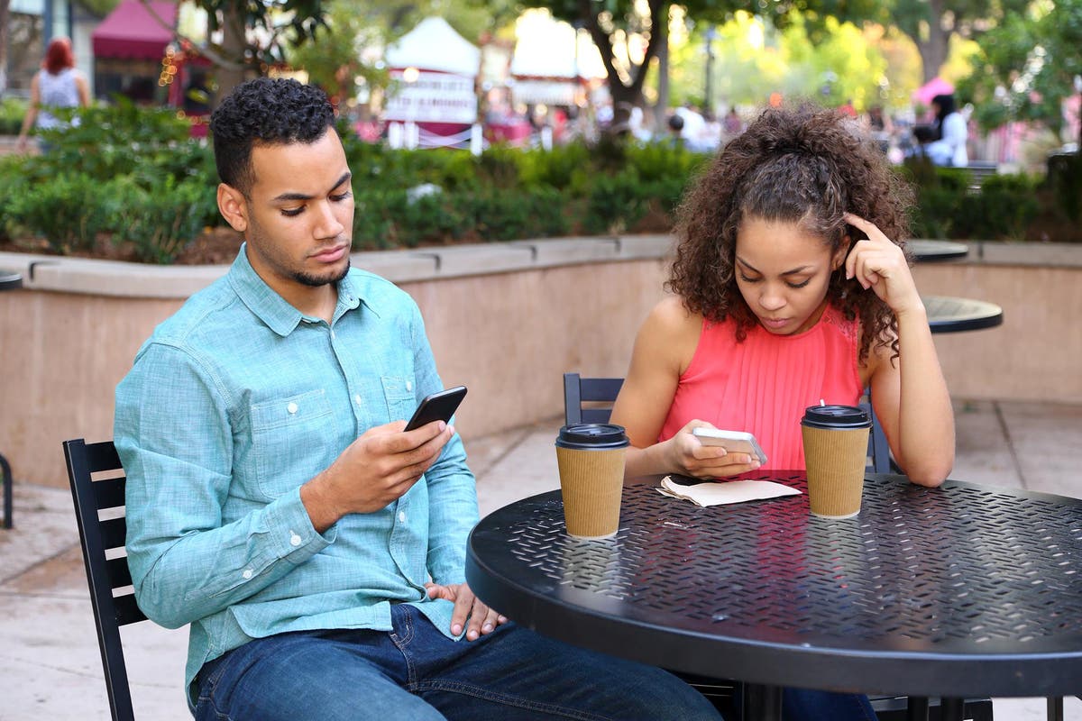 Dating Sunday: Tips for making the most of online dating's busiest day