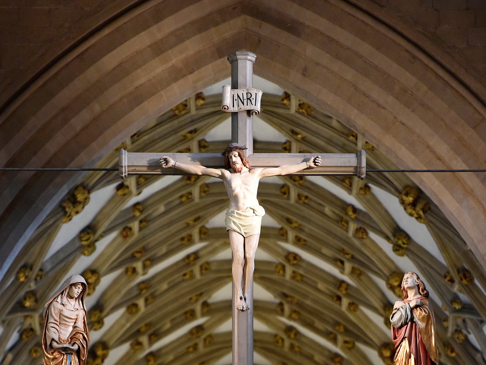 General view of a crucifix in the scissor arches of Wells Cathedral