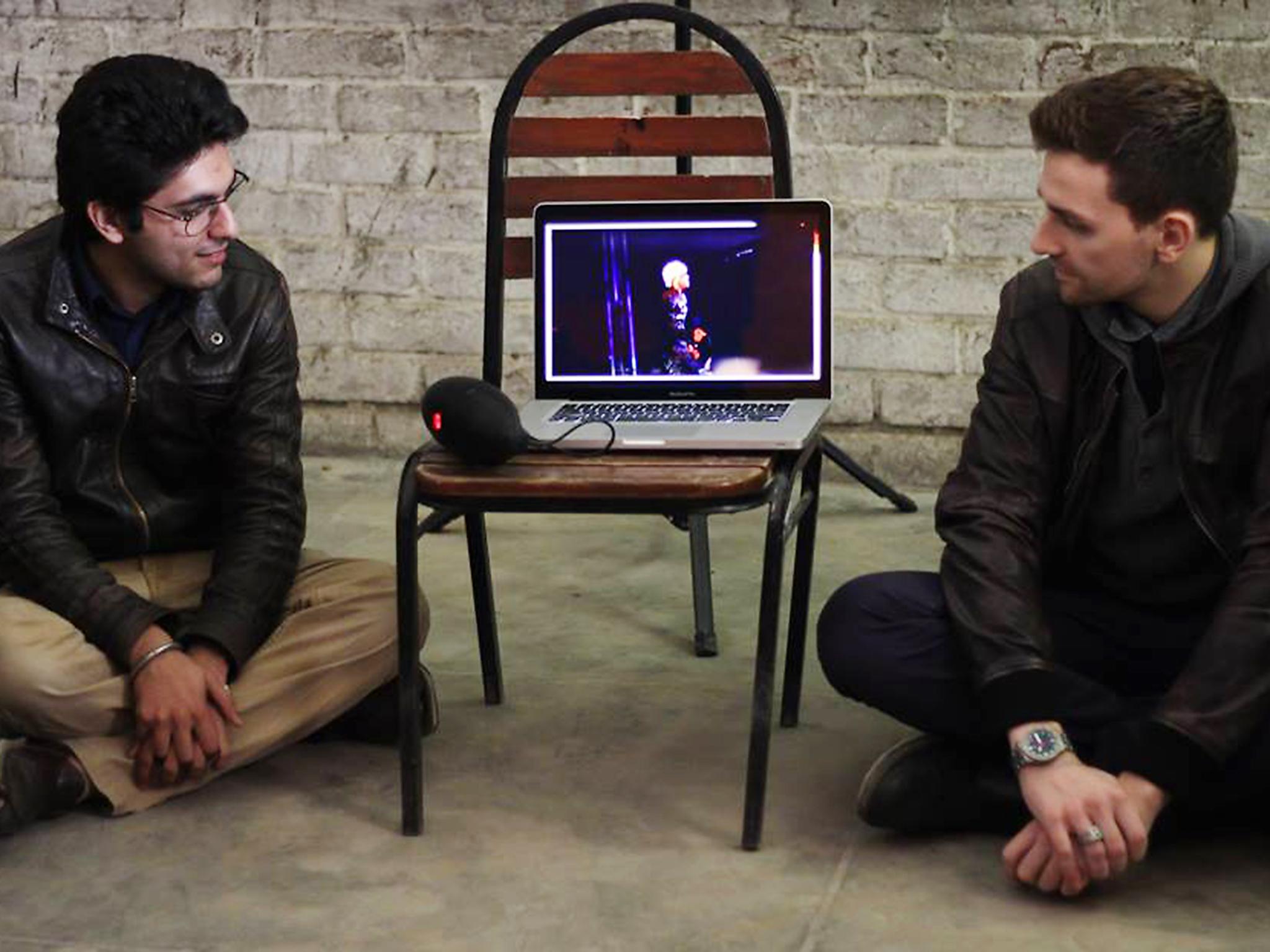 Zia Shah (left) conducts a Ravvish workshop with a contributor