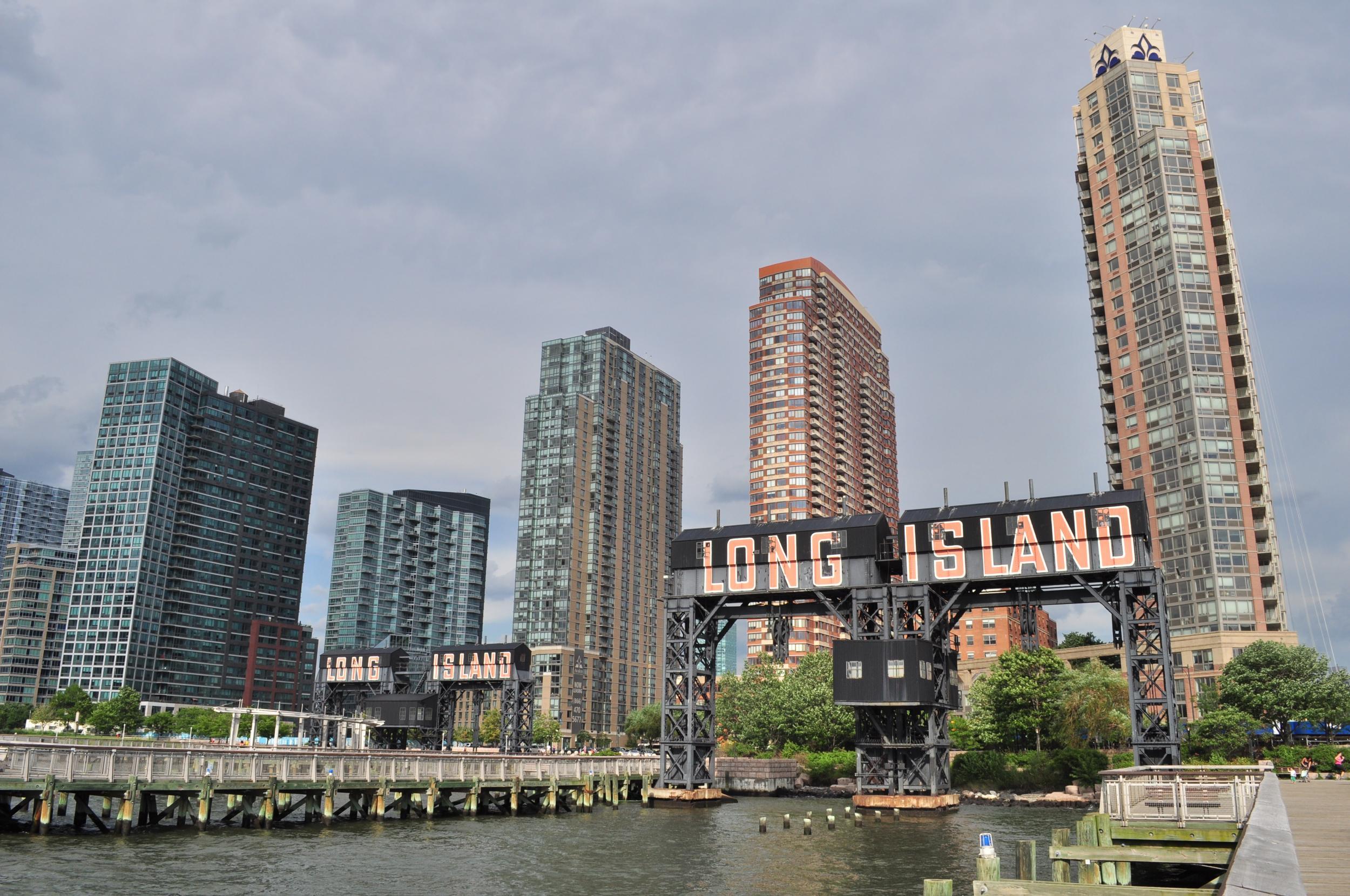 Long Island City’s shoreline is a calm alternative to Central Park (Joe Mabel/Wikimedia Commons)