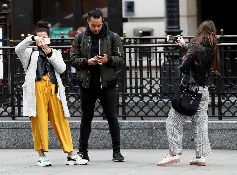 Users can temporarily get rid of smartphone-related anxiety by picking up their smartphone again
