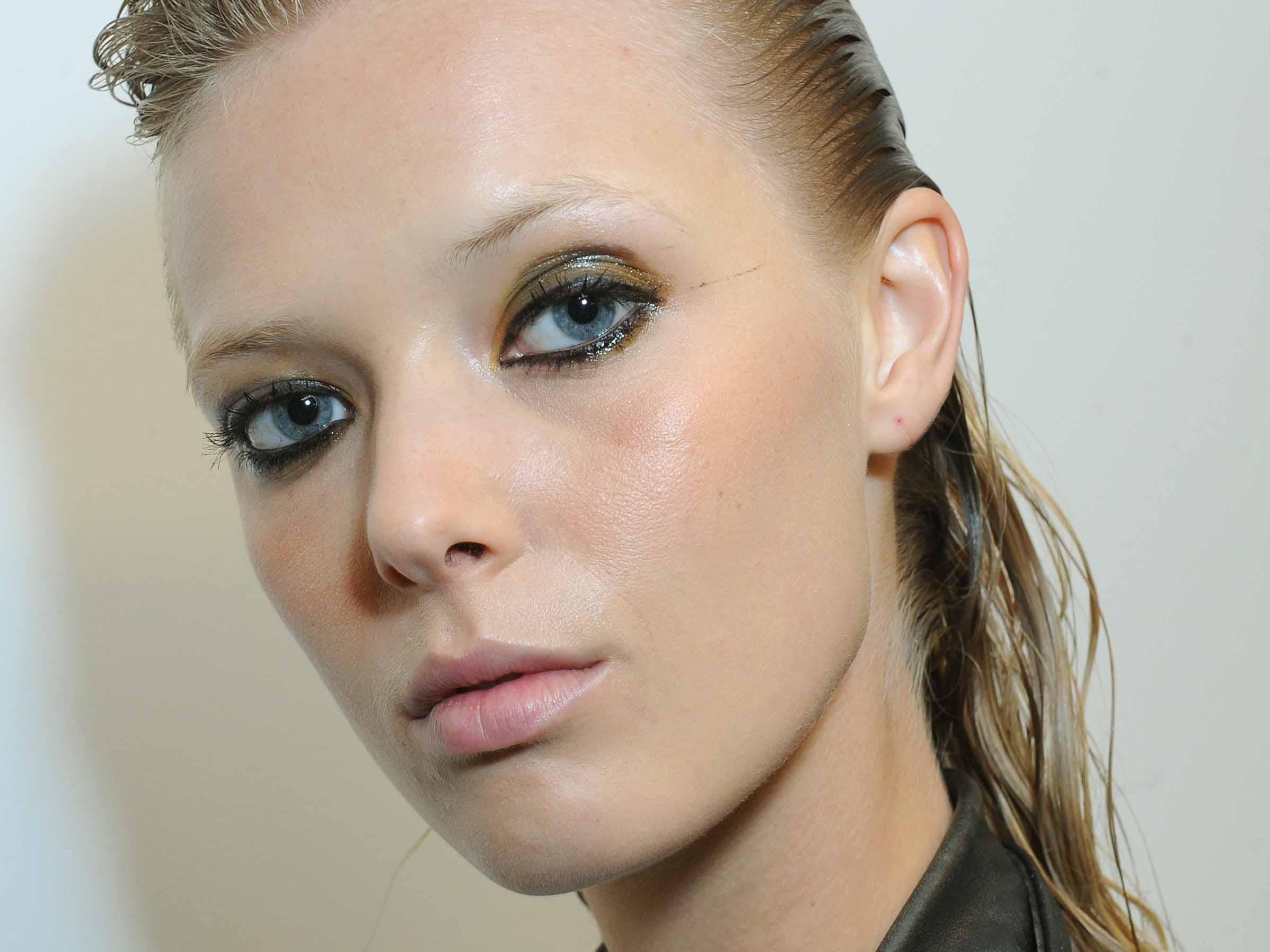 Greasy lids serve up a fine line between perfectly polished and downright grungy - Altuzarra SS17