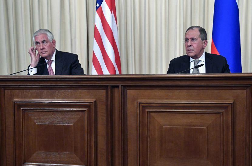 Russian Foreign Minister Sergei Lavrov (R) and US Secretary of State Rex Tillerson take part in a press conference after a meeting in Moscow on April 12, 2017