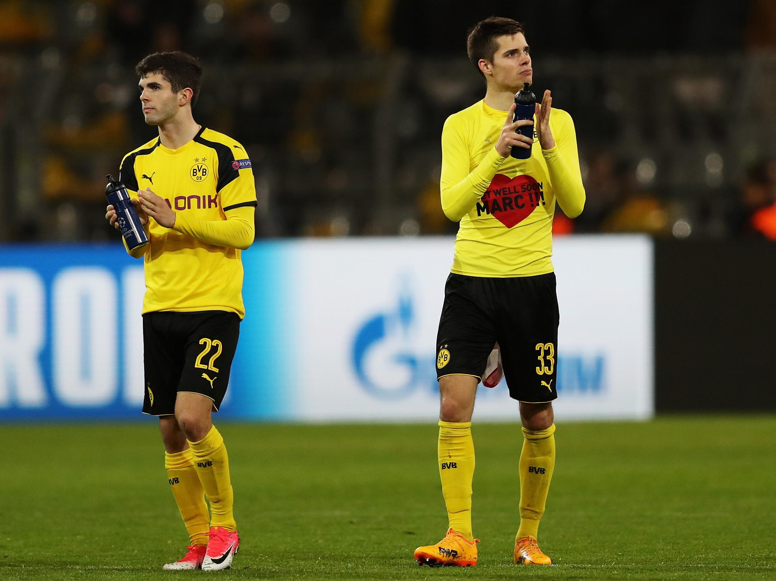 Christian Pulisic and Julian Weigl applaud the fans