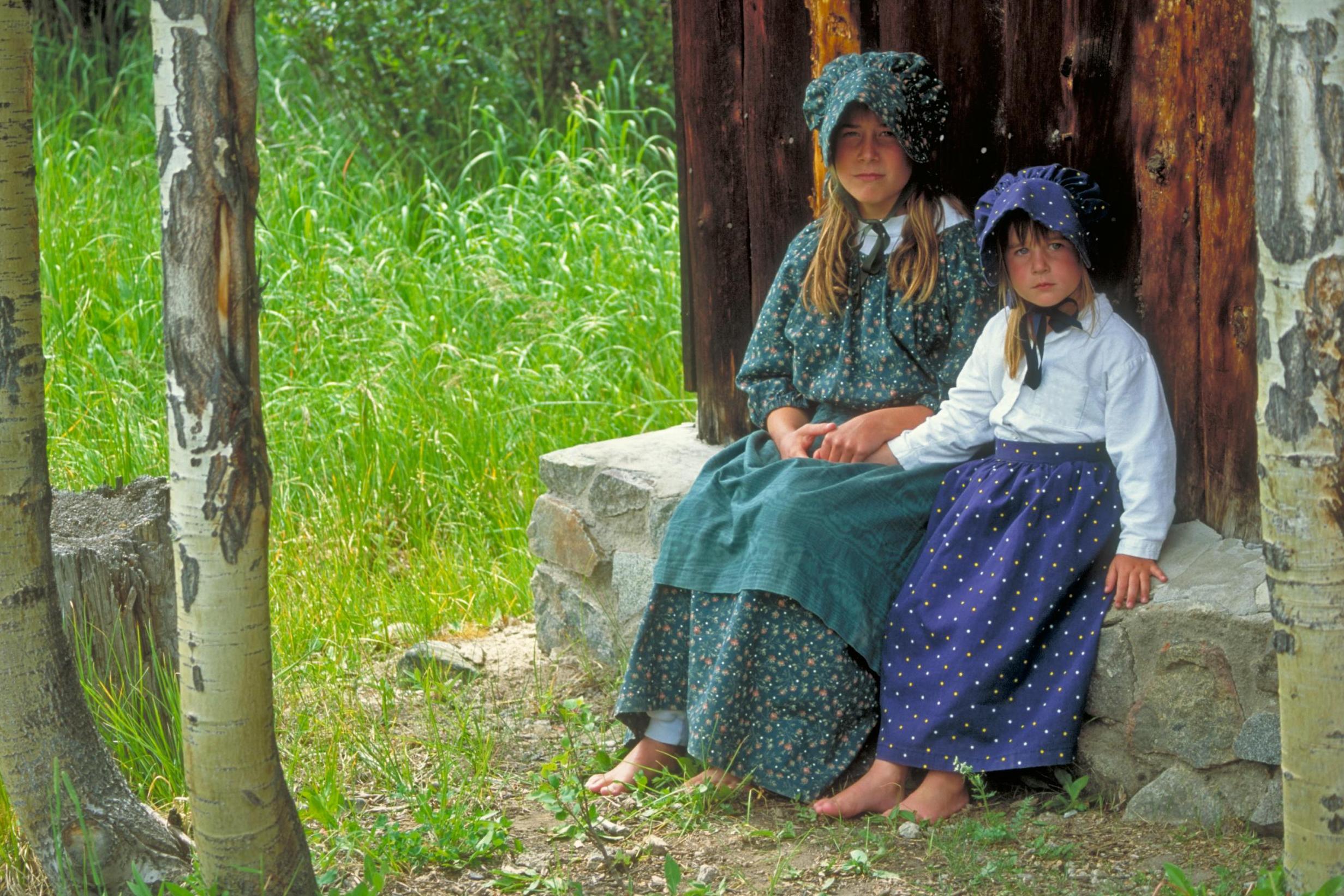 Texans don pioneer gear for Easter