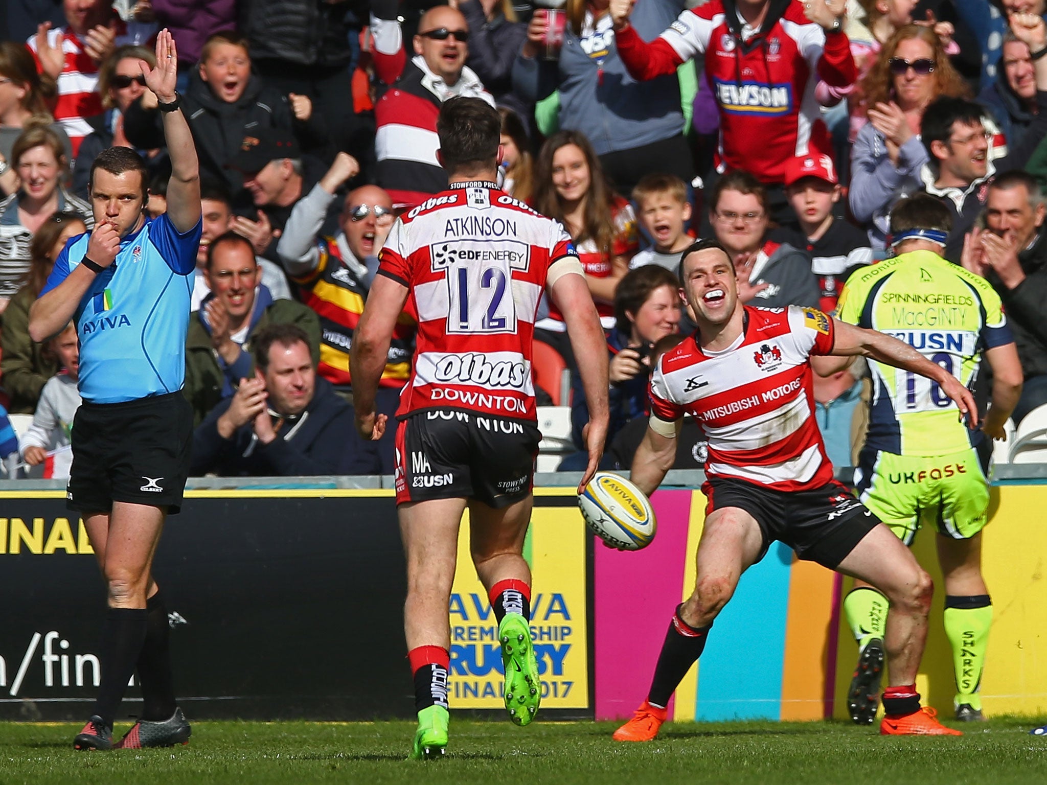 Tom Marshall celebrates scoring his second try for Gloucester