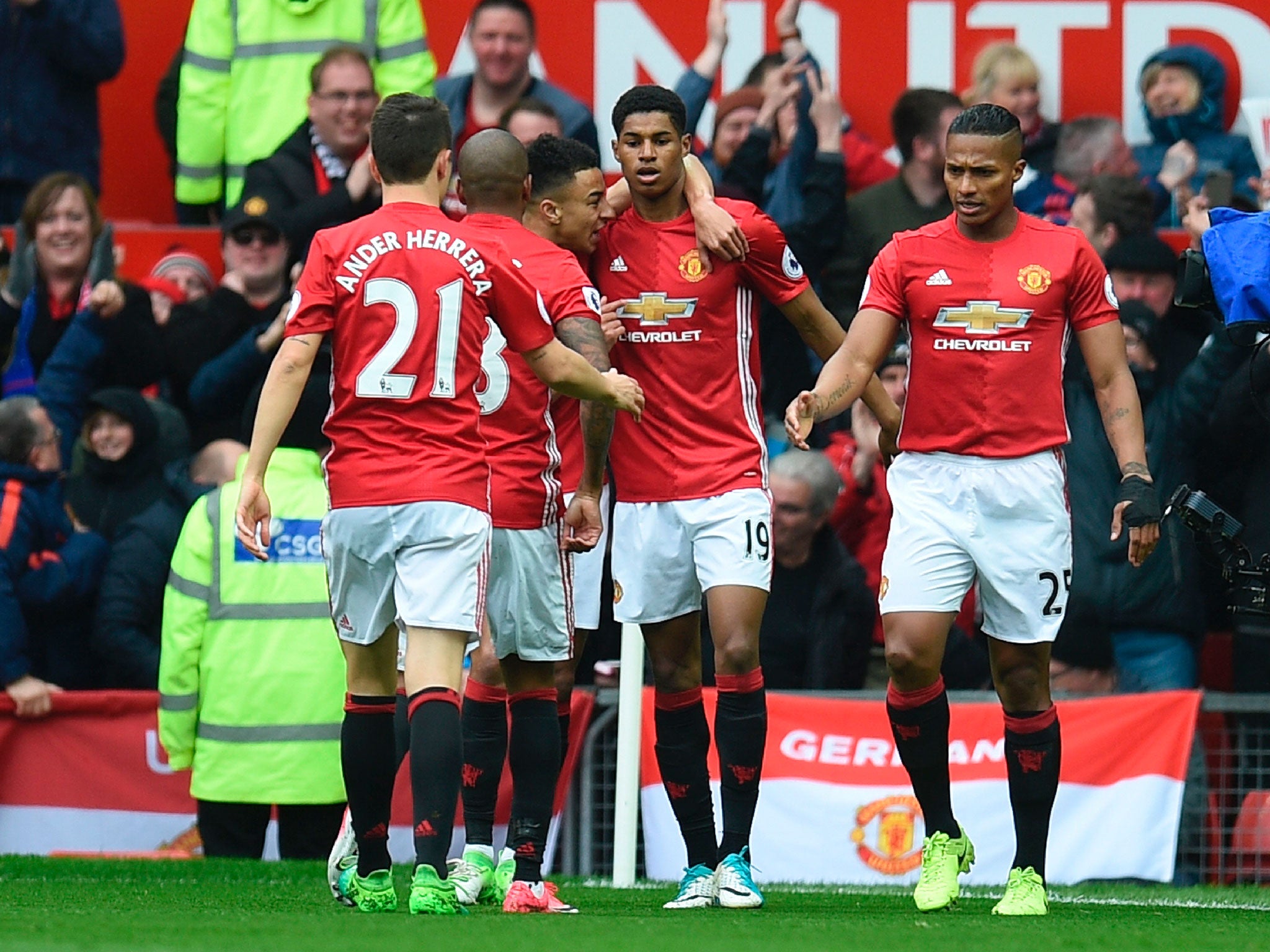 Manchester United produced a masterful display to defeat the Premier League leaders