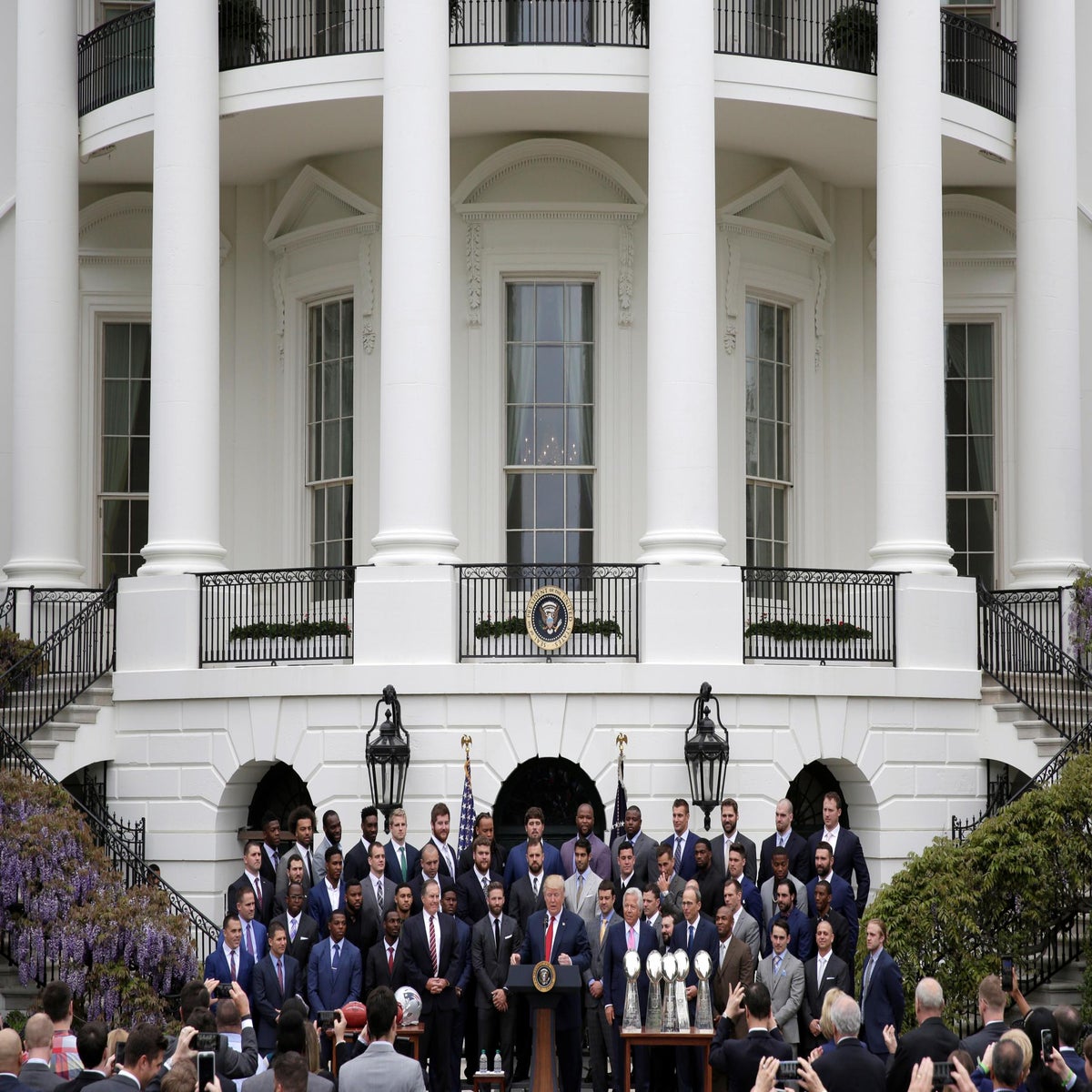 Dont'a Hightower joins Patriots' Bennett, McCourty in skipping White House