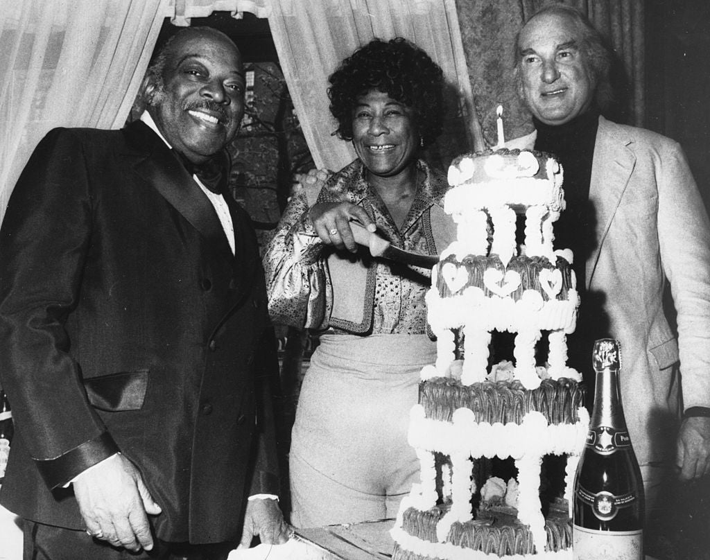 Ella celebrates her birthday with Count Basie (left) and manager Norman Granz in 1971 (Getty)