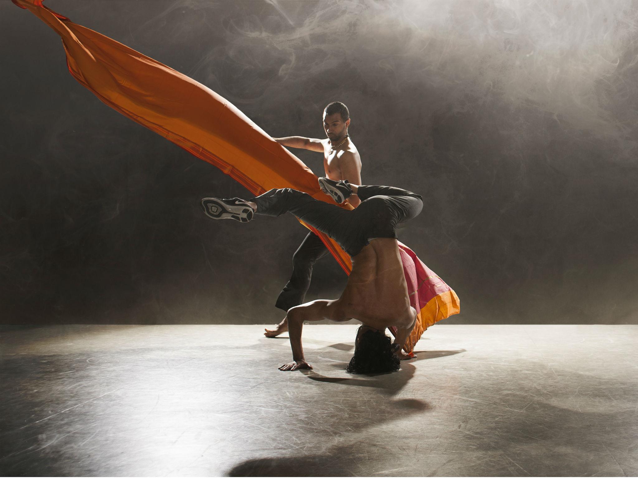 &#13;
Dancers of the Indian diaspora perform in Shobana Jeyasingh’s ‘Material Men redux’ at the Place&#13;