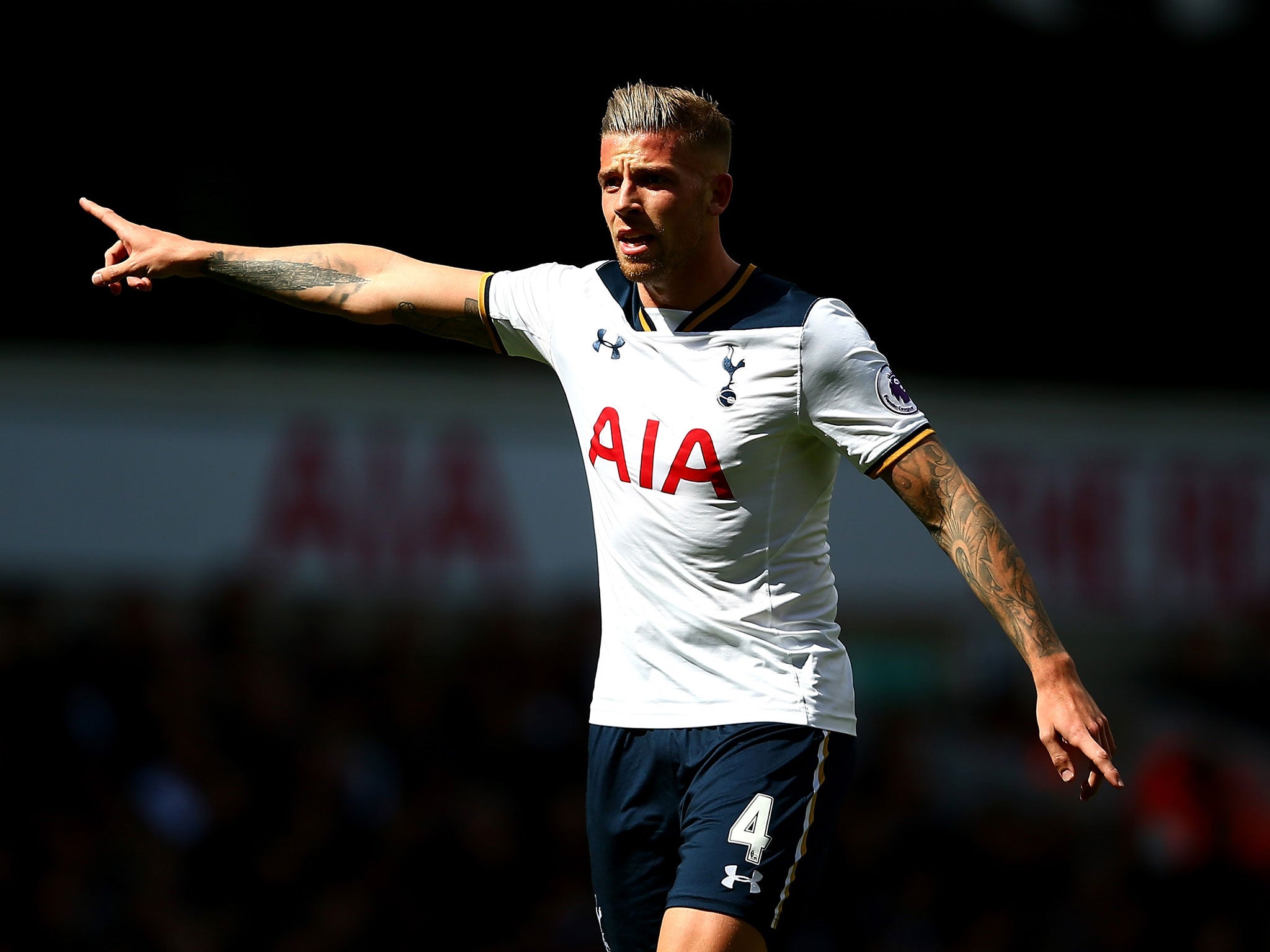 Alderweireld and his team-mates continue to give chase to Chelsea