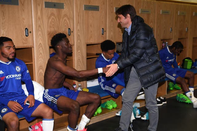 Conte congratulating Chelsea's young players after the Youth Cup final