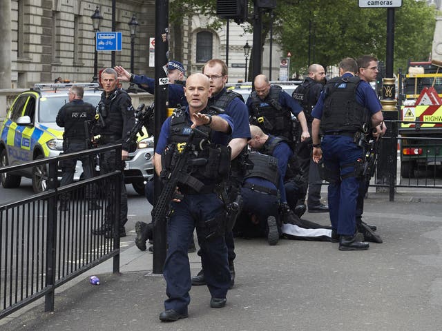 Whitehall sealed off by Met Police after man carrying bag of knives ...