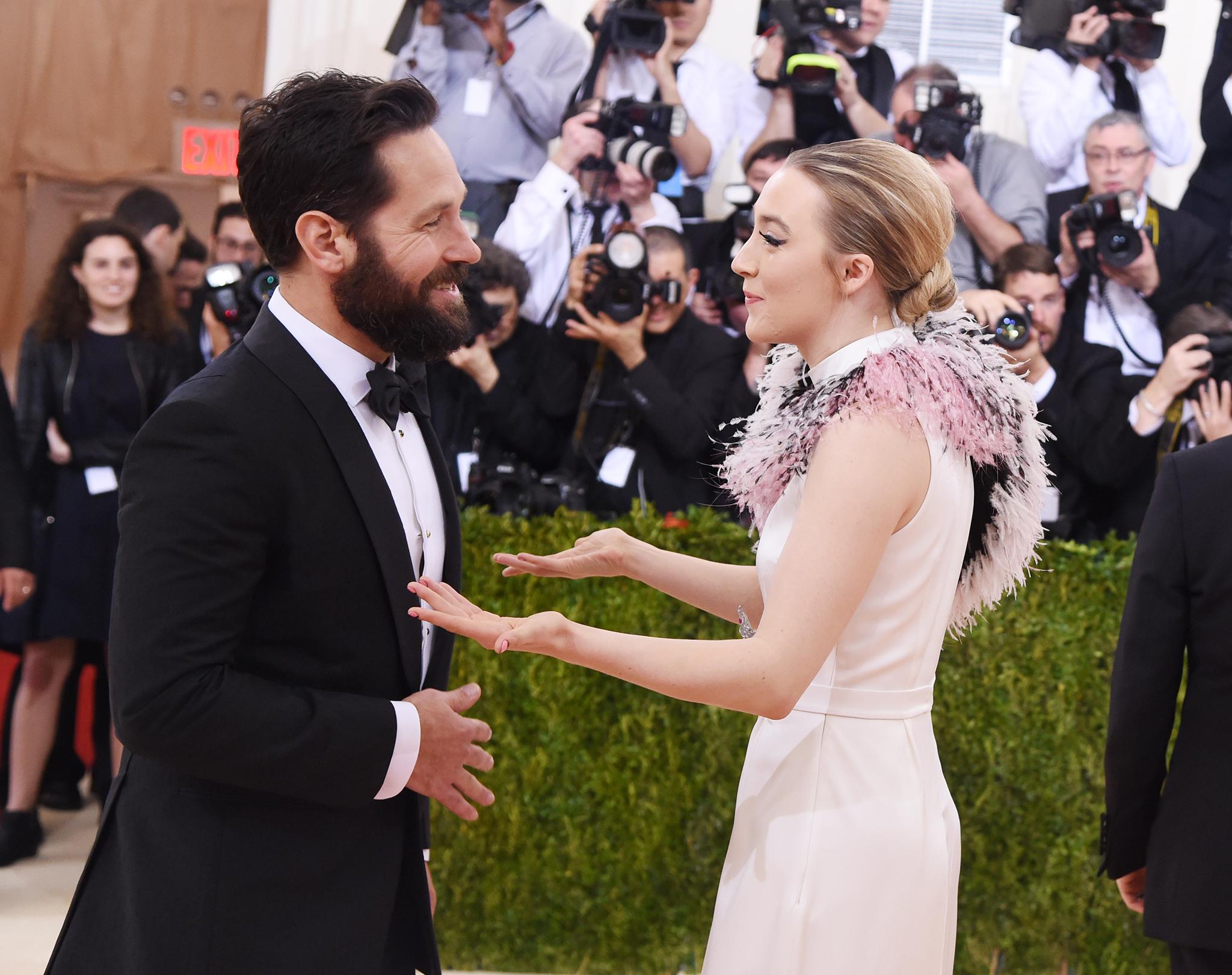 &#13;
Paul Rudd catches up with Saoirse Ronan at the 2016 Met Gala &#13;