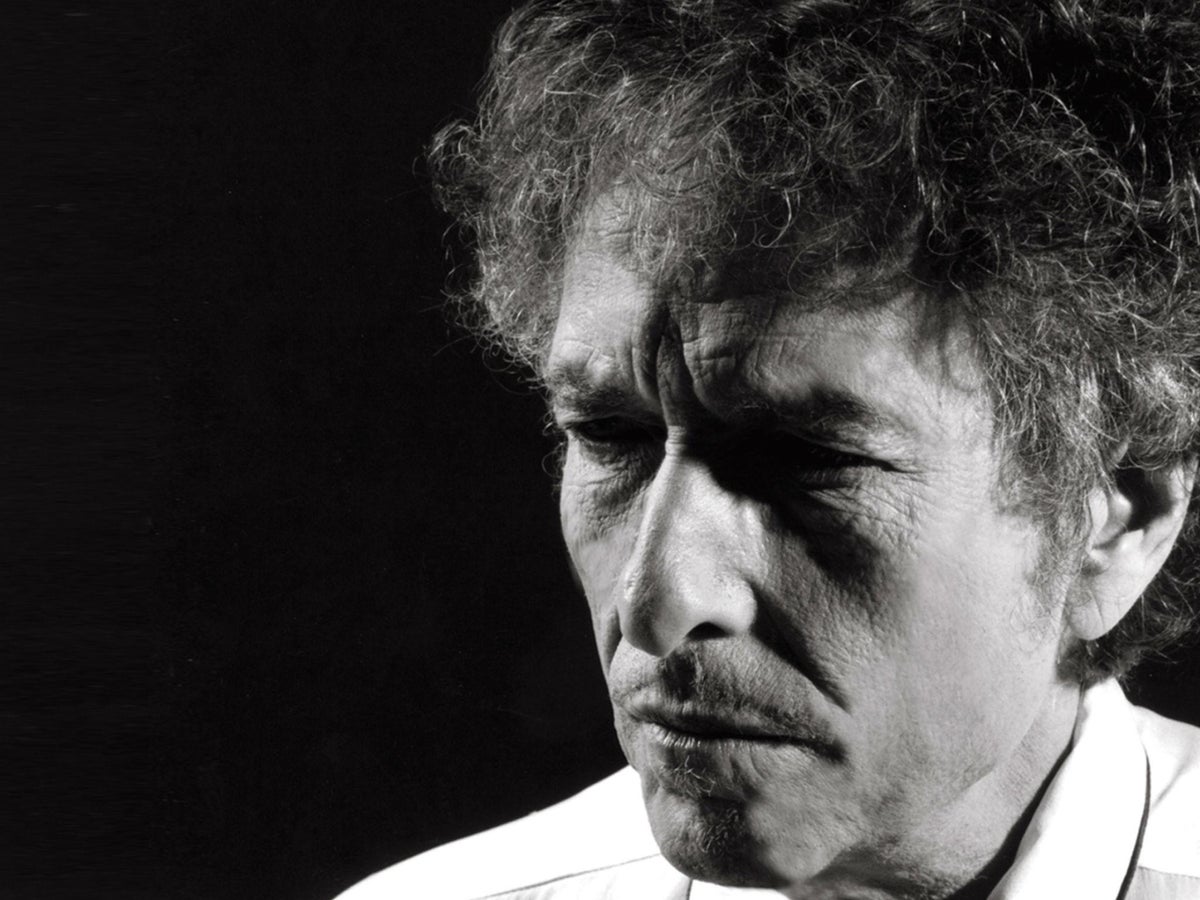 Bob Dylan, London Palladium, review: He was possessed with energy and passion for his early work that saw it being freshly minted in front of us | The Independent | The Independent