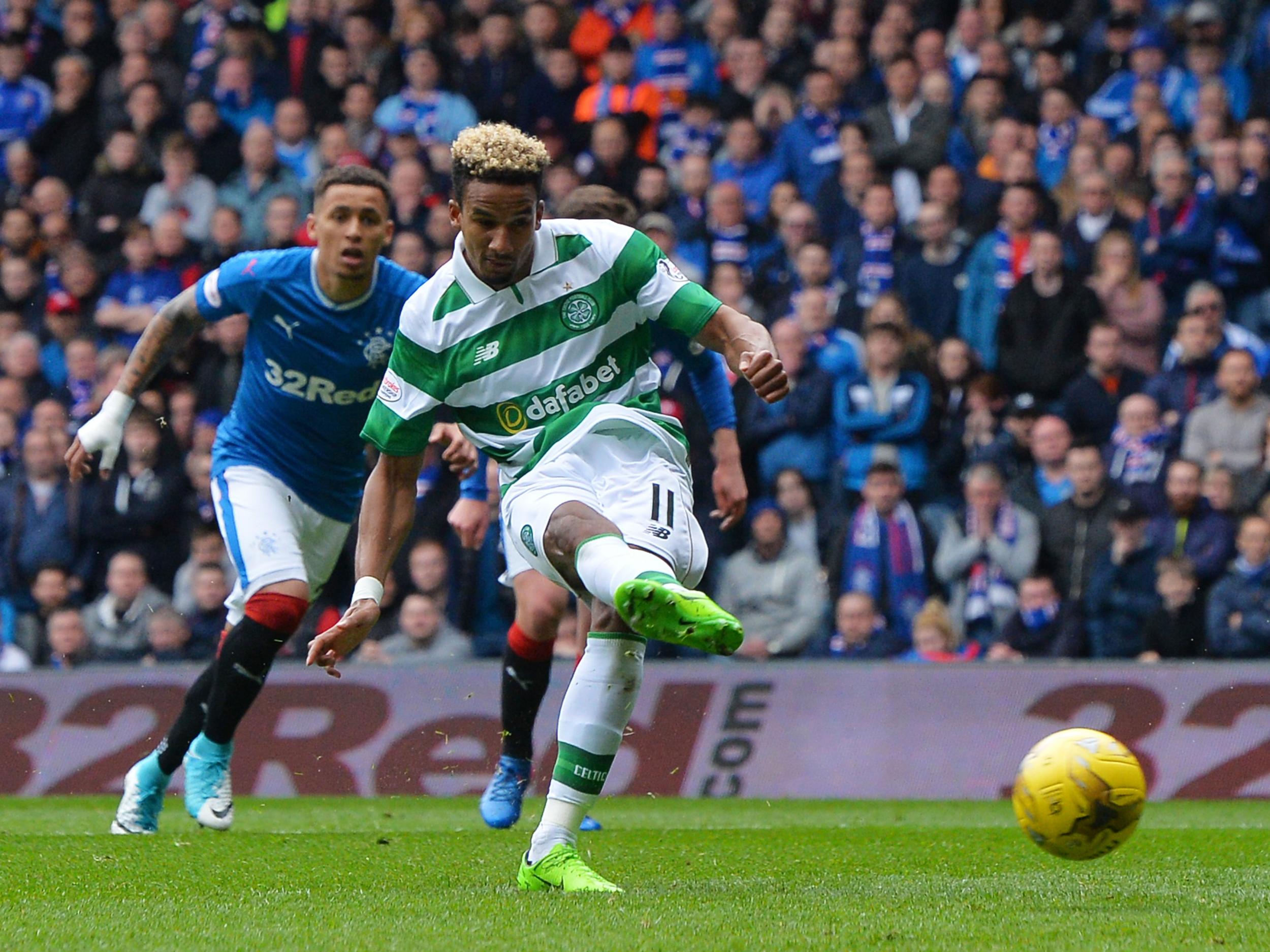 Scott Sinclair rolls home Celtic's first from the spot