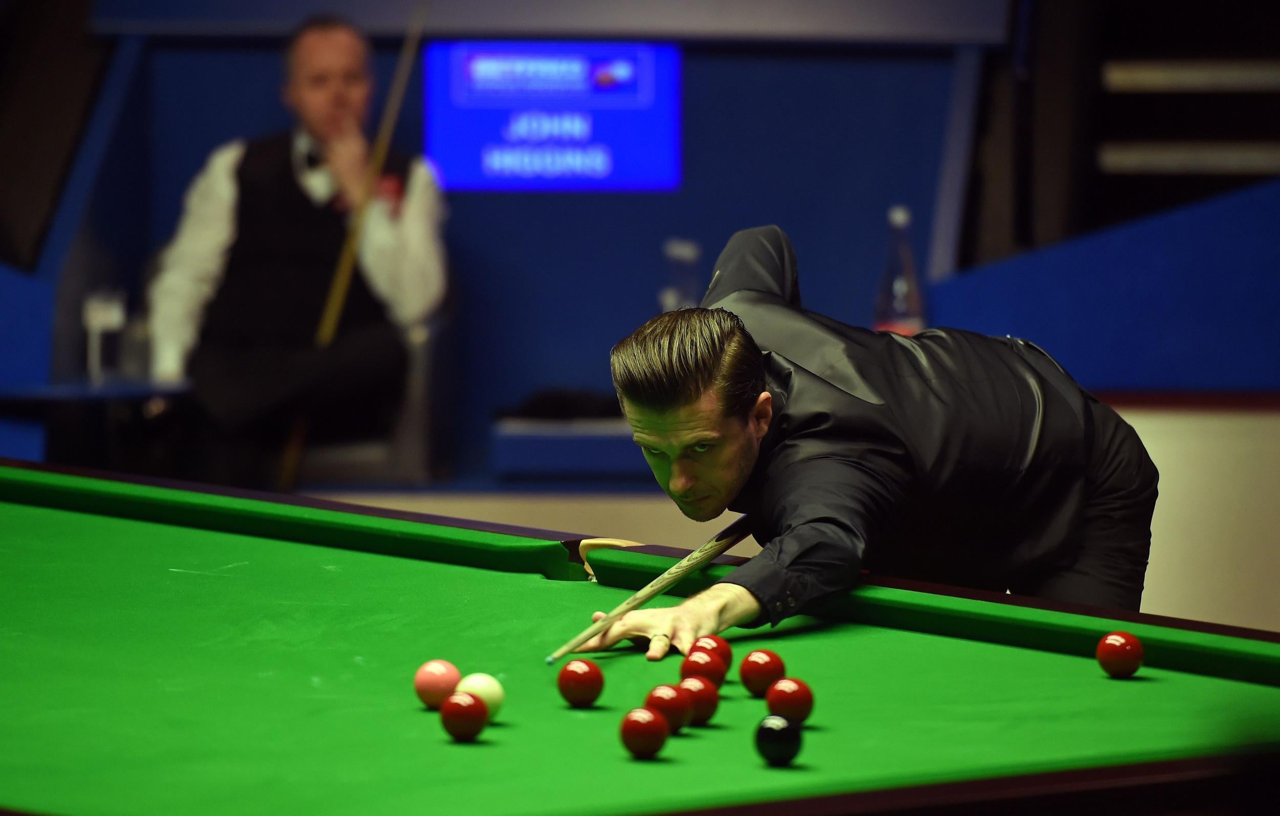 Selby readies to take a shot in the final session