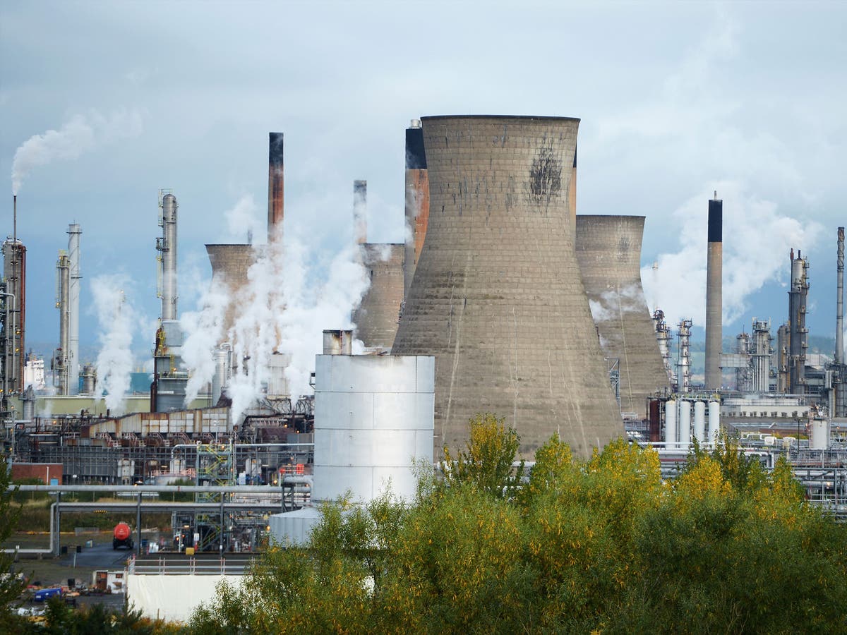 Grangemouth gas leak: Major incident at huge Scottish oil refinery ...