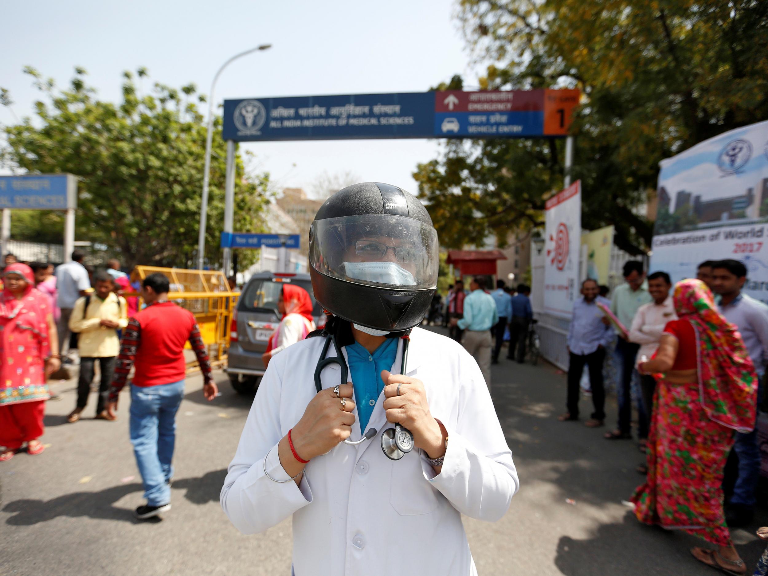 A doctor protests the lack of security offered to medical professionals on 23 March outside the All India Institute Of Medical Sciences (AIIMS) in New Delhi, India