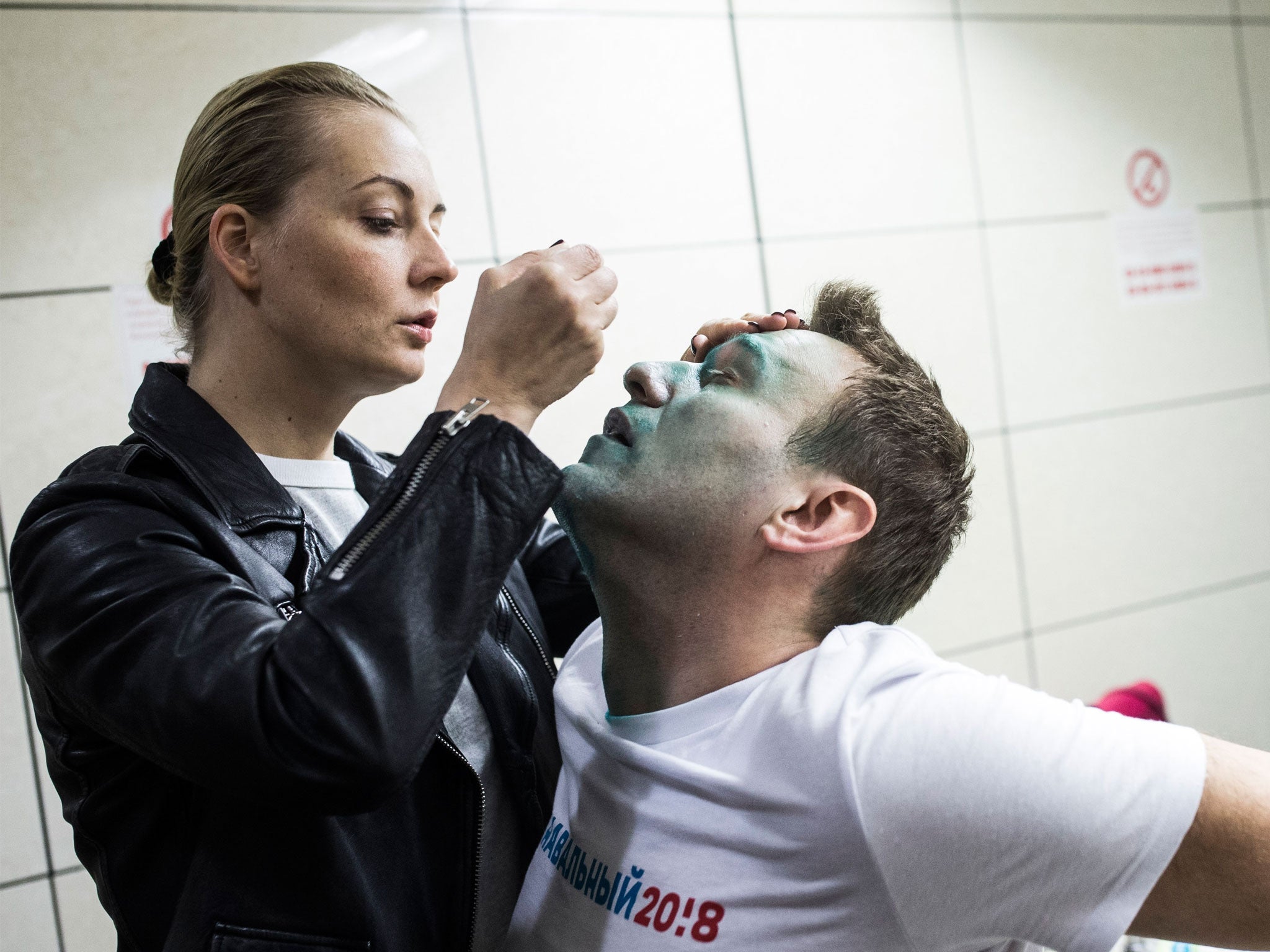 Alexei Navalny is treated by his wife Yulia after he was doused in a chemical