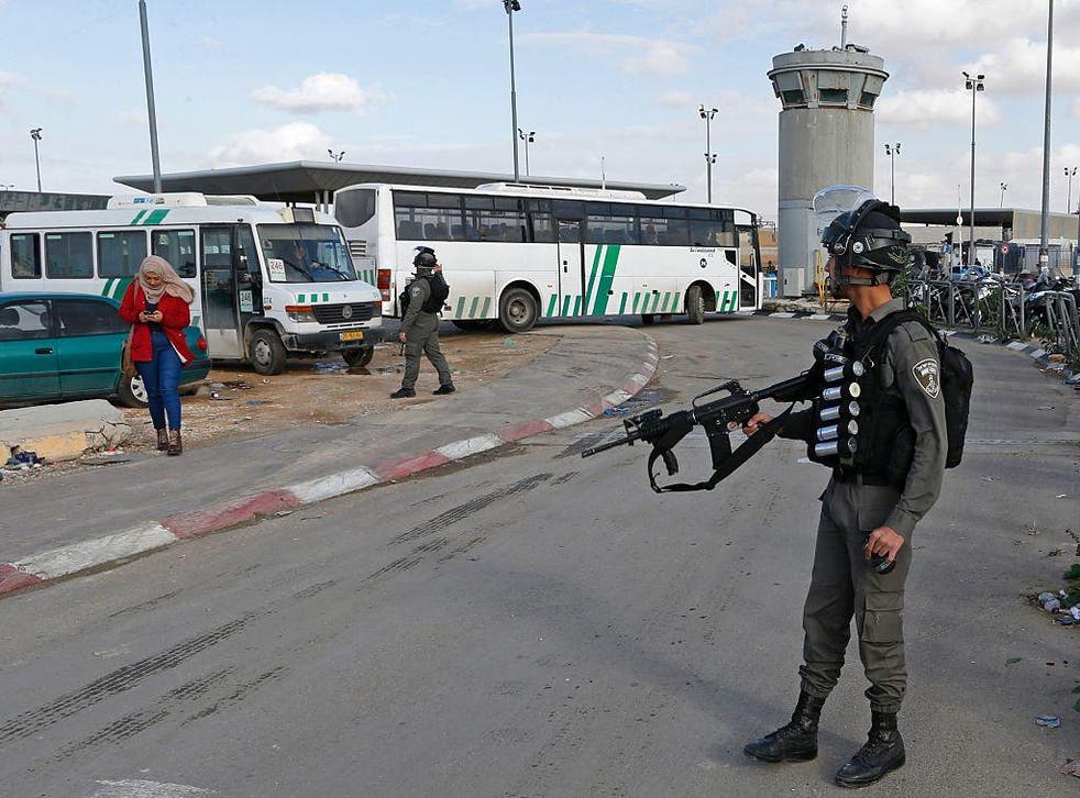 A member of the Israeli border police stands guard at Qalandia checkpoint in the West Bank in this file photo from 13 December, 2016