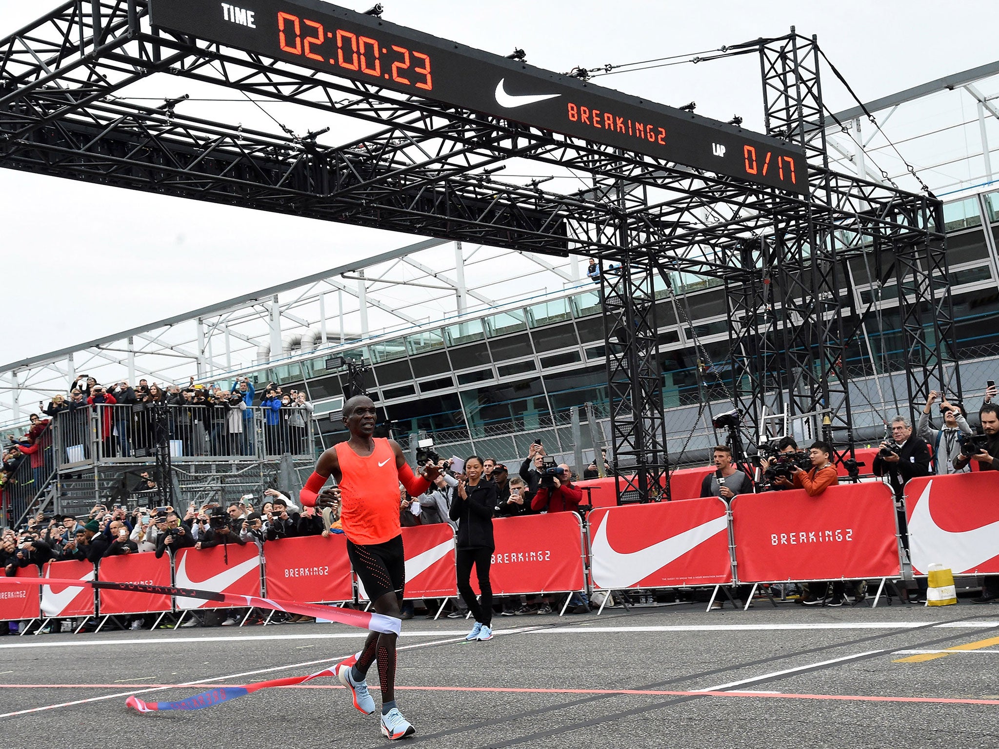 Eliud Kipchoge runs fastest marathon but doesn't break world record during Nike Breaking2 race | The Independent | The