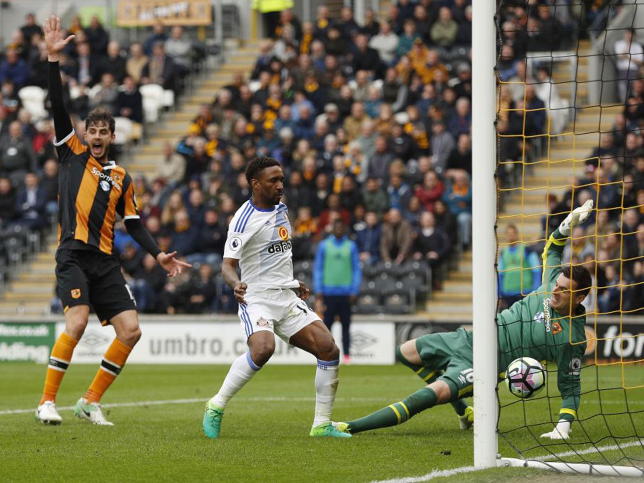 Jermain Defoe scored Sunderland's second to secure a rare 2-0 victory over Hull