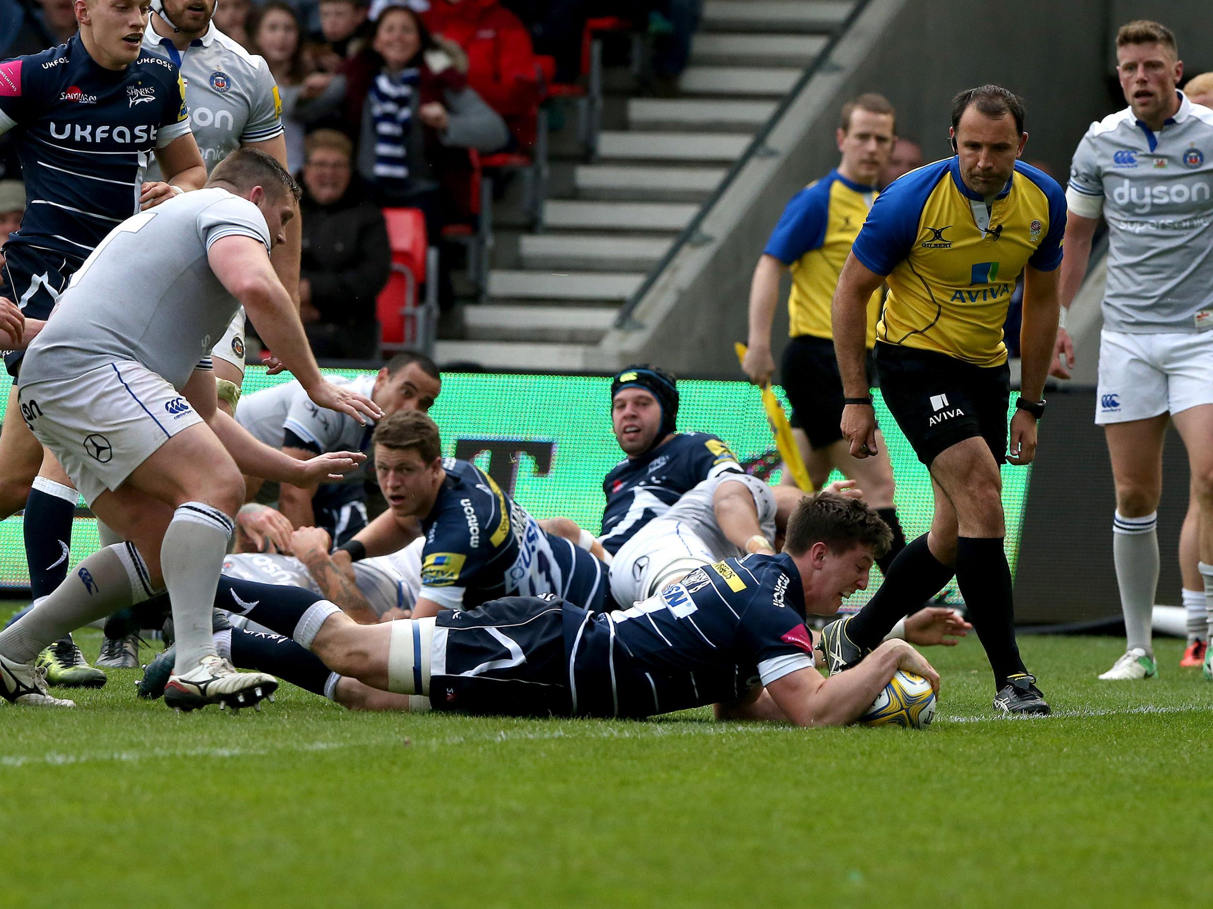 Ben Curry dives over the line to score for Sale against Bath