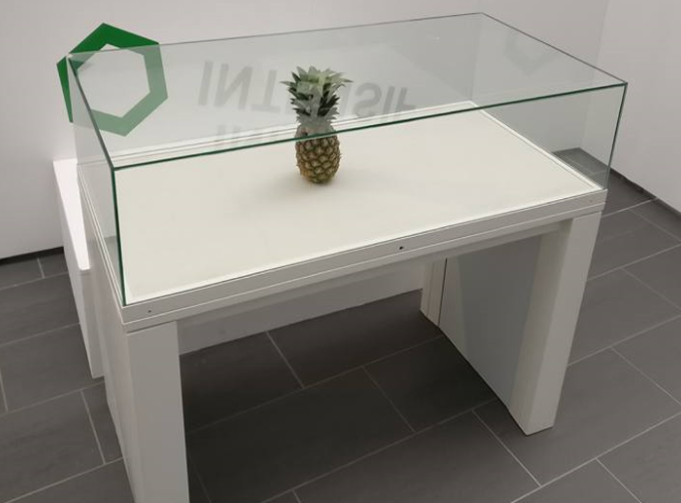 Students Left A Pineapple In The Middle Of An Exhibition And People Mistook It For Art The Independent The Independent