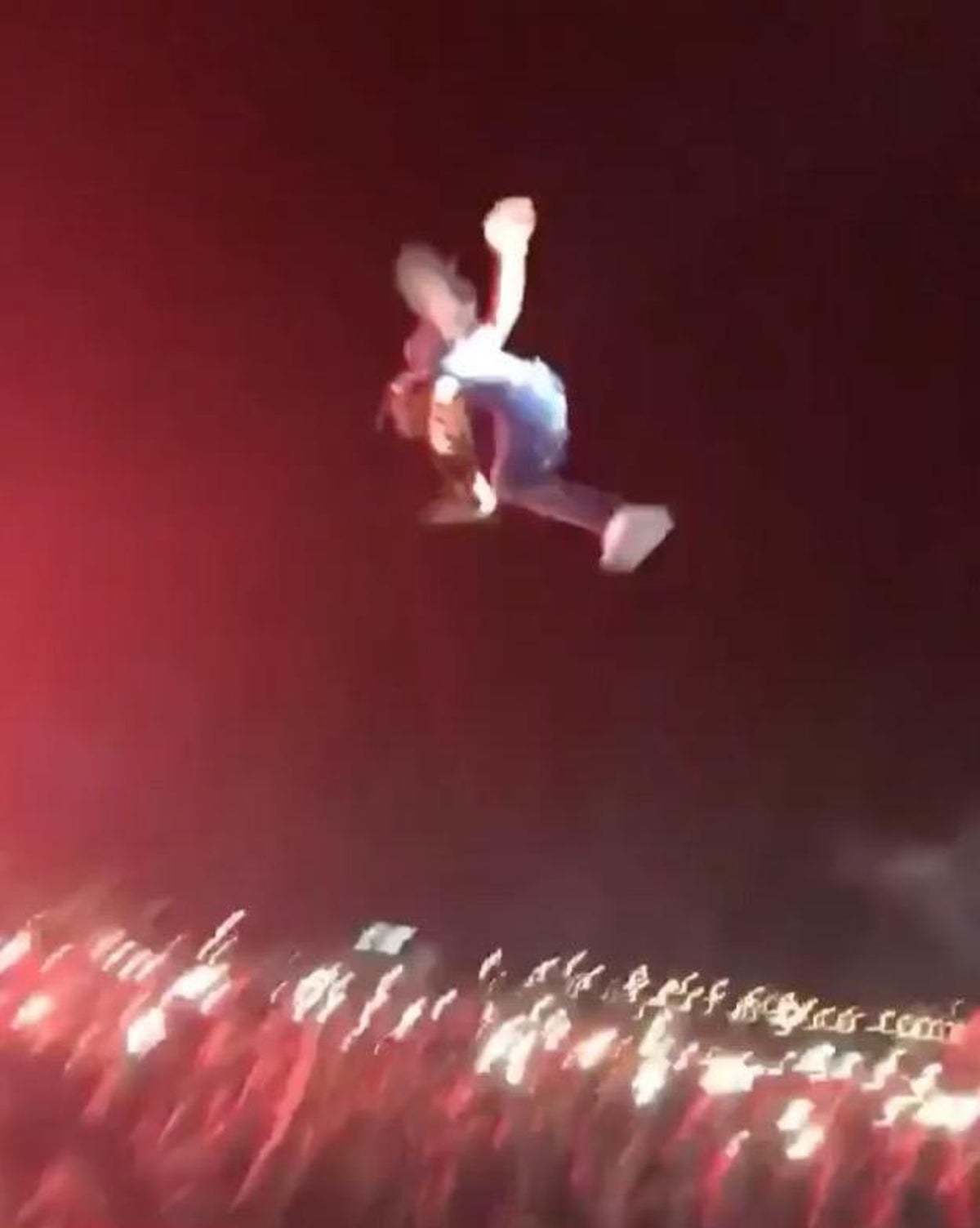 Lil Uzi Vert pulls wild stage dive at Rolling Loud Festival | The  Independent | The Independent