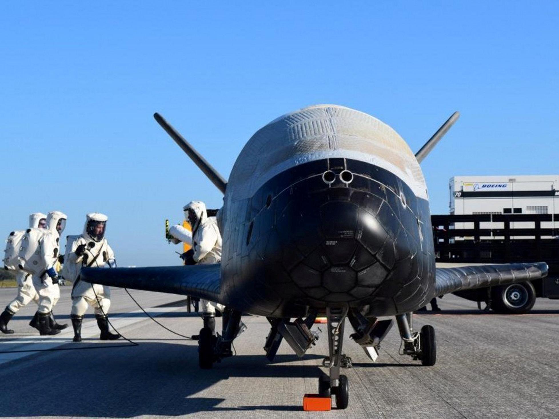 Mysterious X-37B Plane Lands After Secret Two-year Mission | The ...