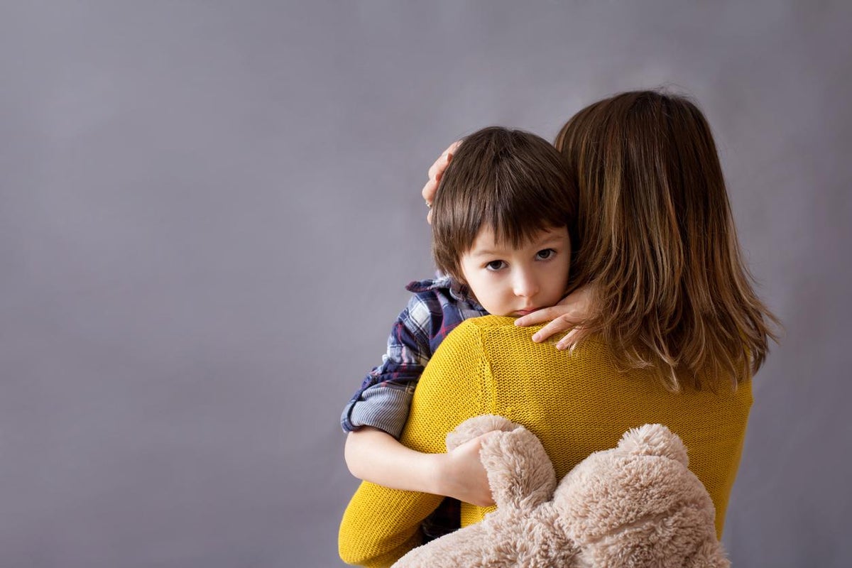 Why You Shouldn't Force Your Child to Hug, Parenting