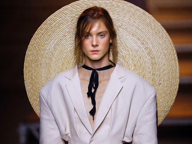 Jacquemus opted for false shoulders padded to the extreme