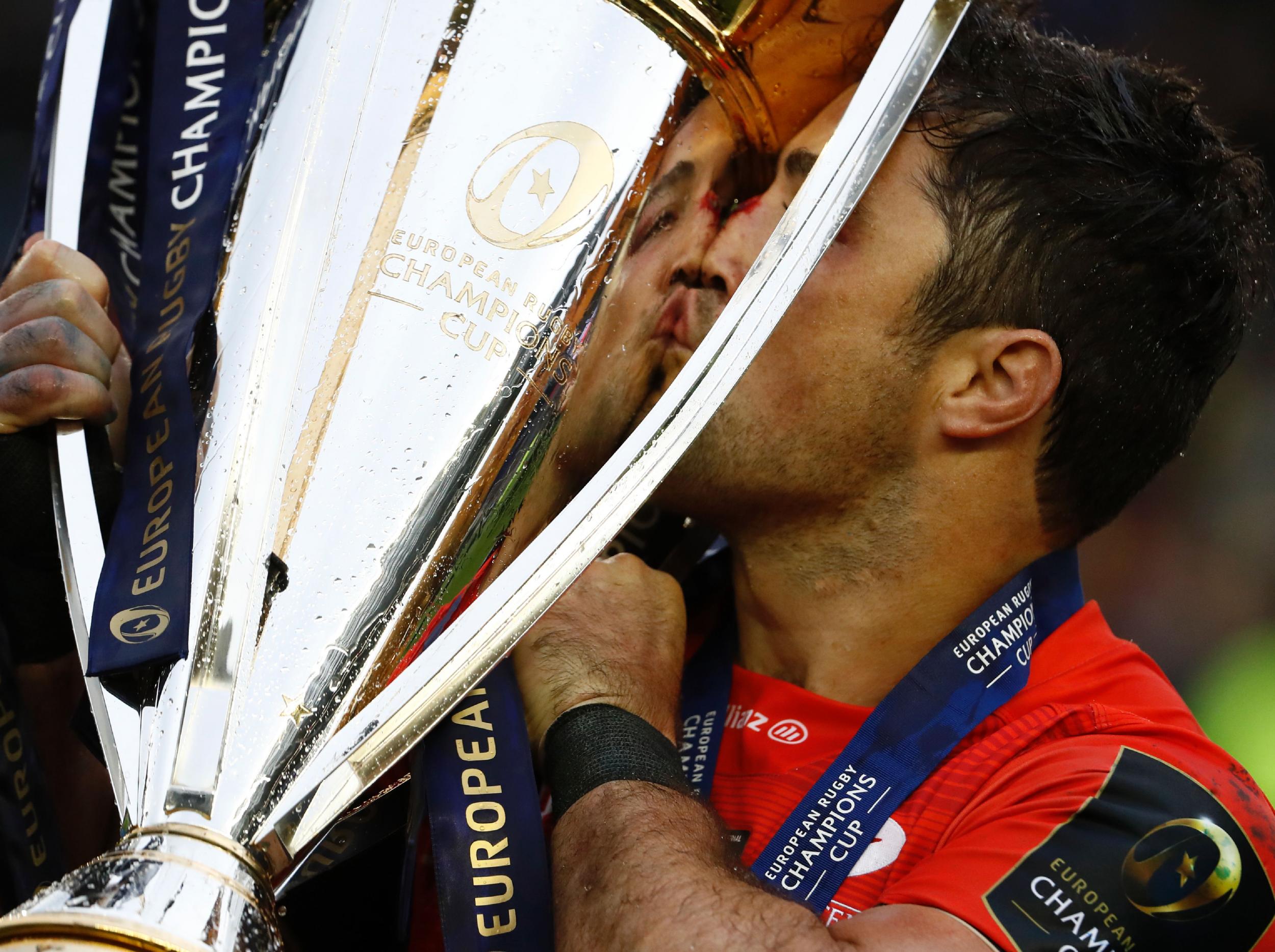 Captain Brad Barritt kisses the trophy