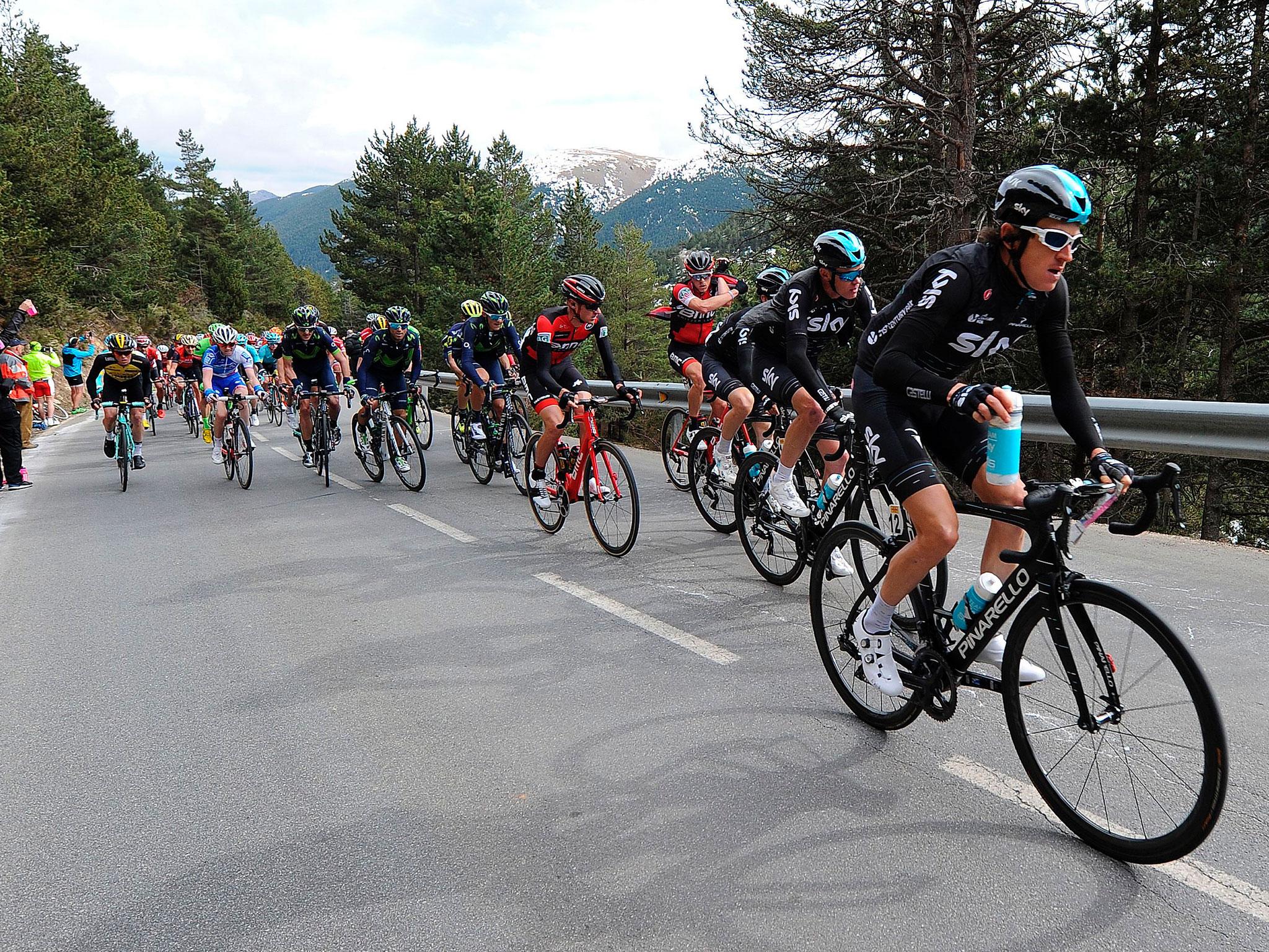 &#13;
Geraint Thomas leads the way for Team Sky &#13;