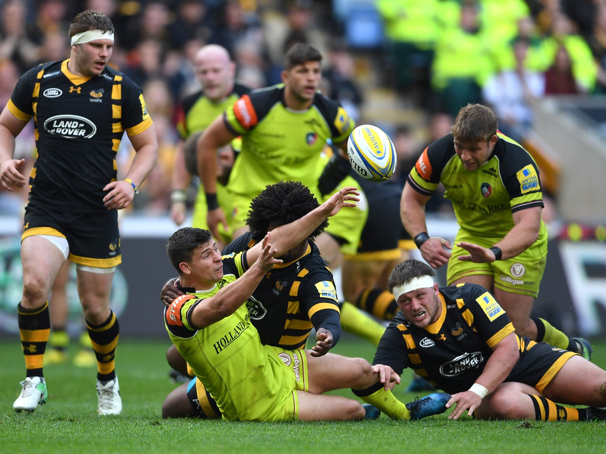 Ben Youngs attempts to make an offload