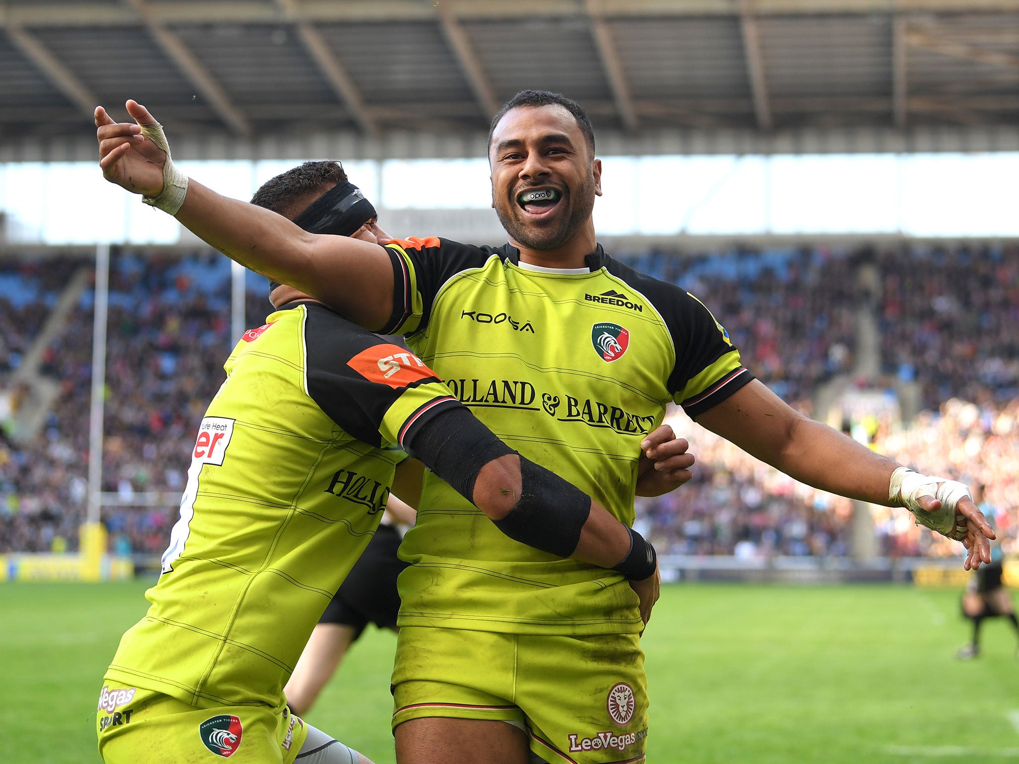 Telusa Veainu celebrates scoring his try