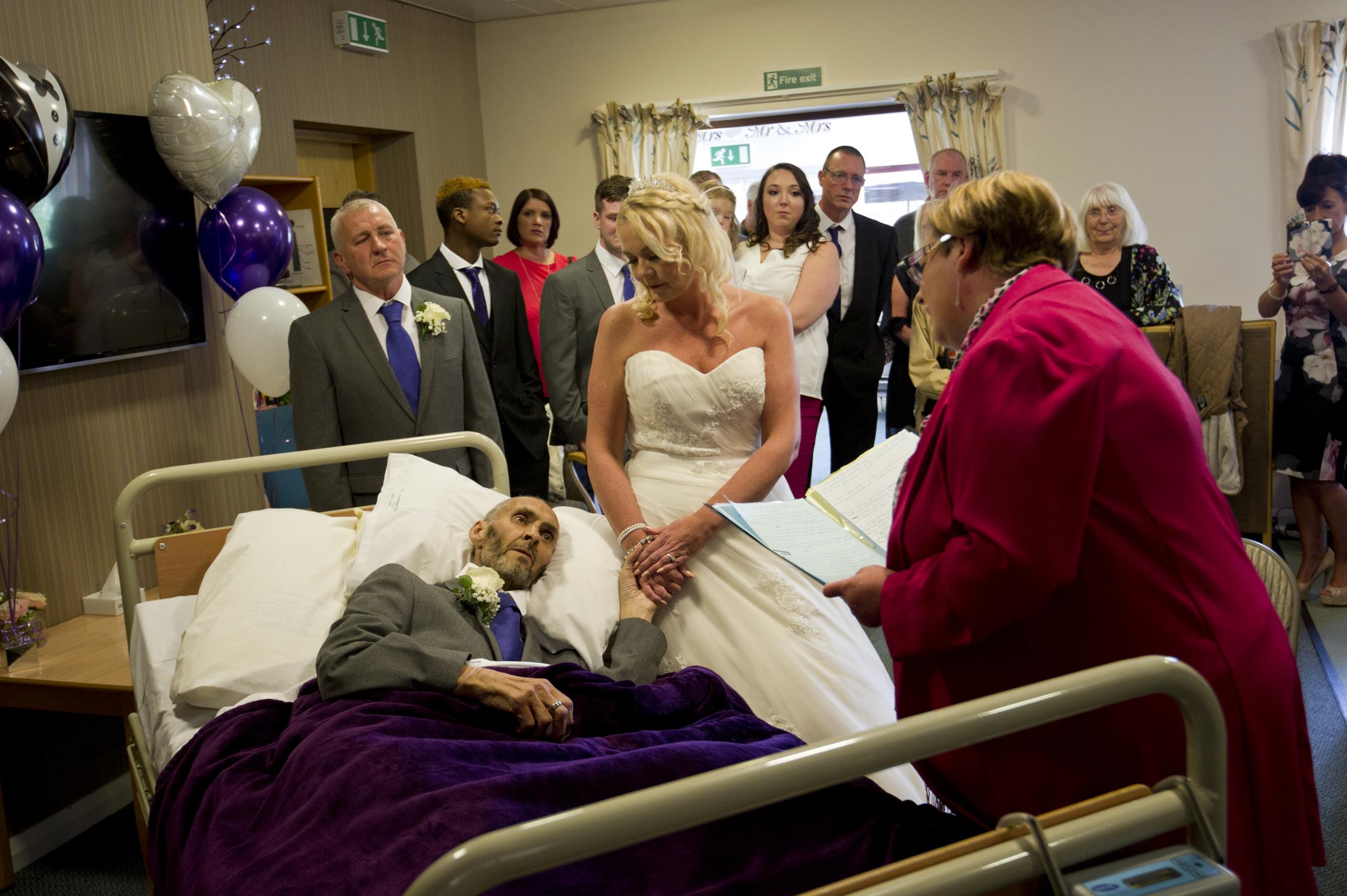Couple marry in hospice funded by strangers after groom diagnosed with terminal cancer
