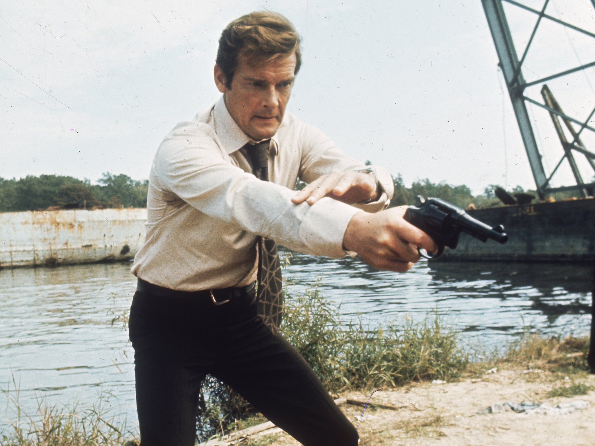 1973: British actor Roger Moore filming the new James Bond adventure 'Live and Let Die'