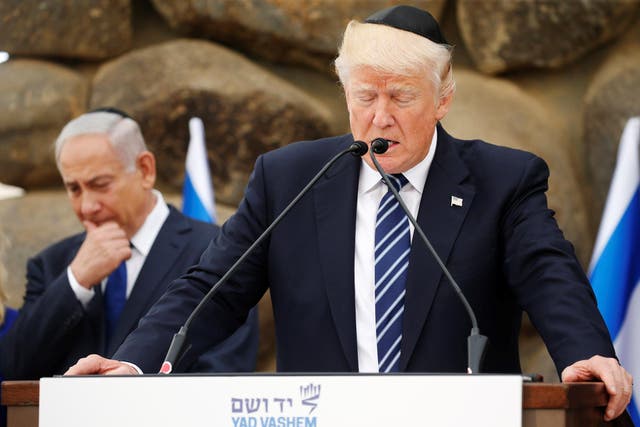 US President Donald Trump, flanked by Israel's Prime Minister Benjamin Netanyahu (L), delivers remarks after a wreath-laying at the Yad Vashem holocaust memorial in Jerusalem on 23 May, 2017