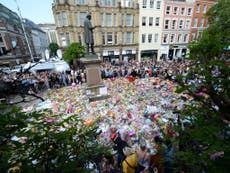 Manchester vigil ends with crowd singing 'Don't Look Back in Anger'