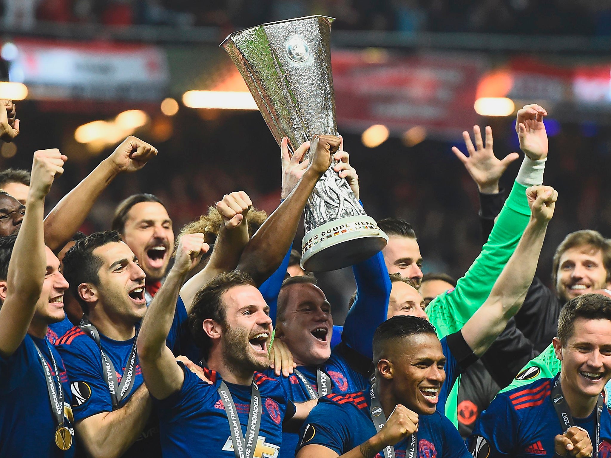 Manchester United's players celebrate with the trophy after winning the UEFA Europa League final