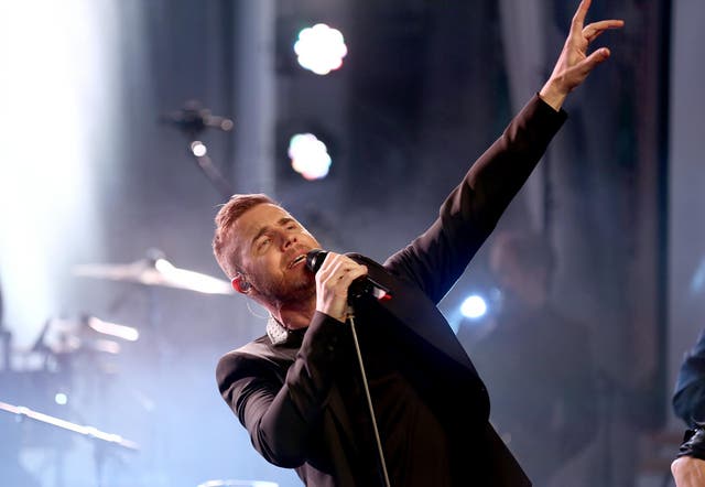 Gary Barlow apologised after fans criticised him for using ticker tape at his Eden Project show