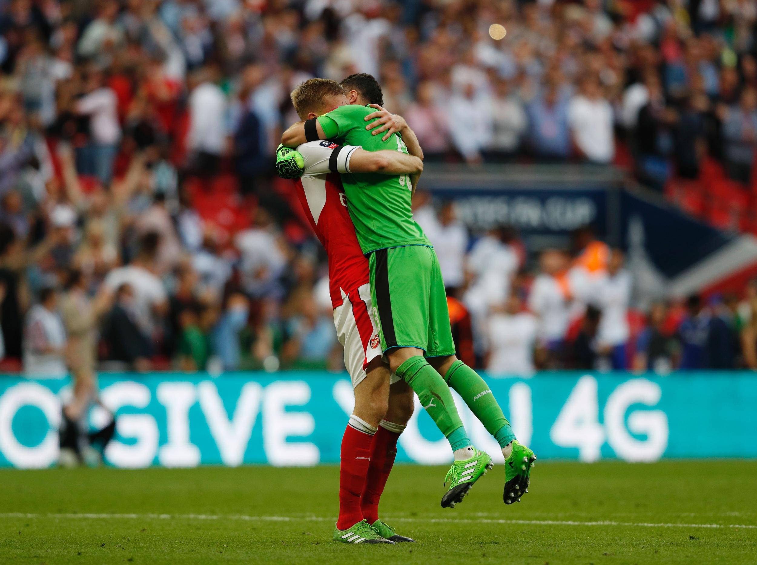 Mertesacker and Ospina embrace at the full-time whistle