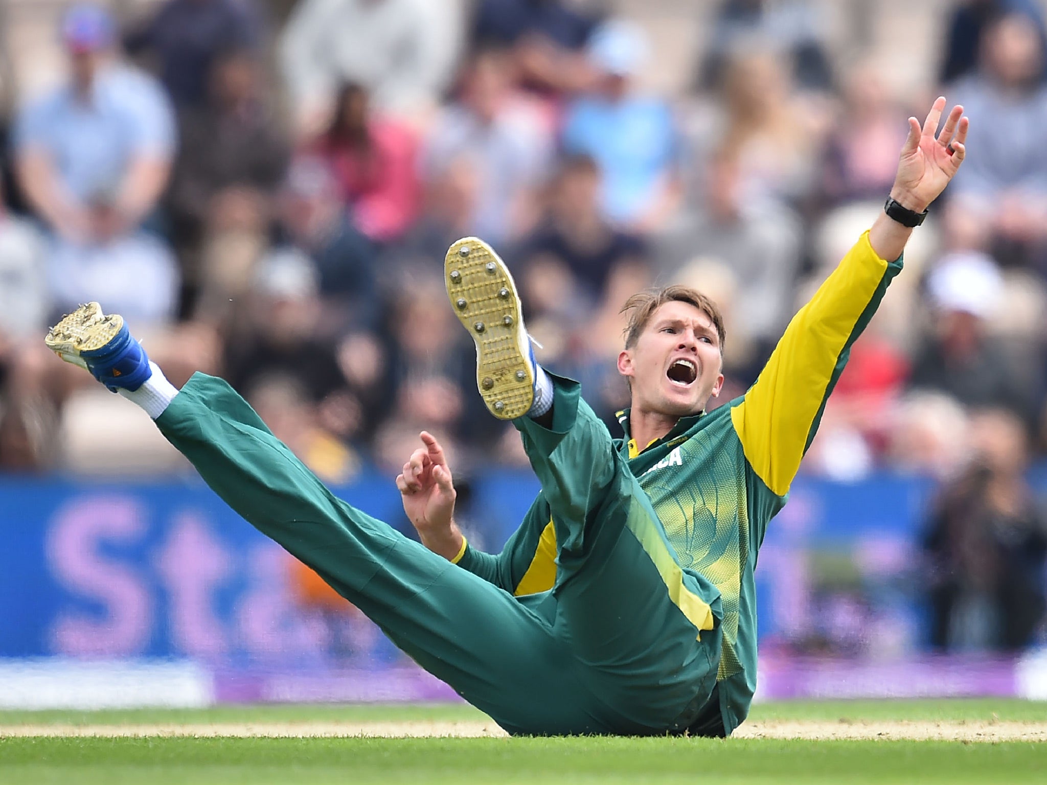 Slippy fingers in the field cost South Africa