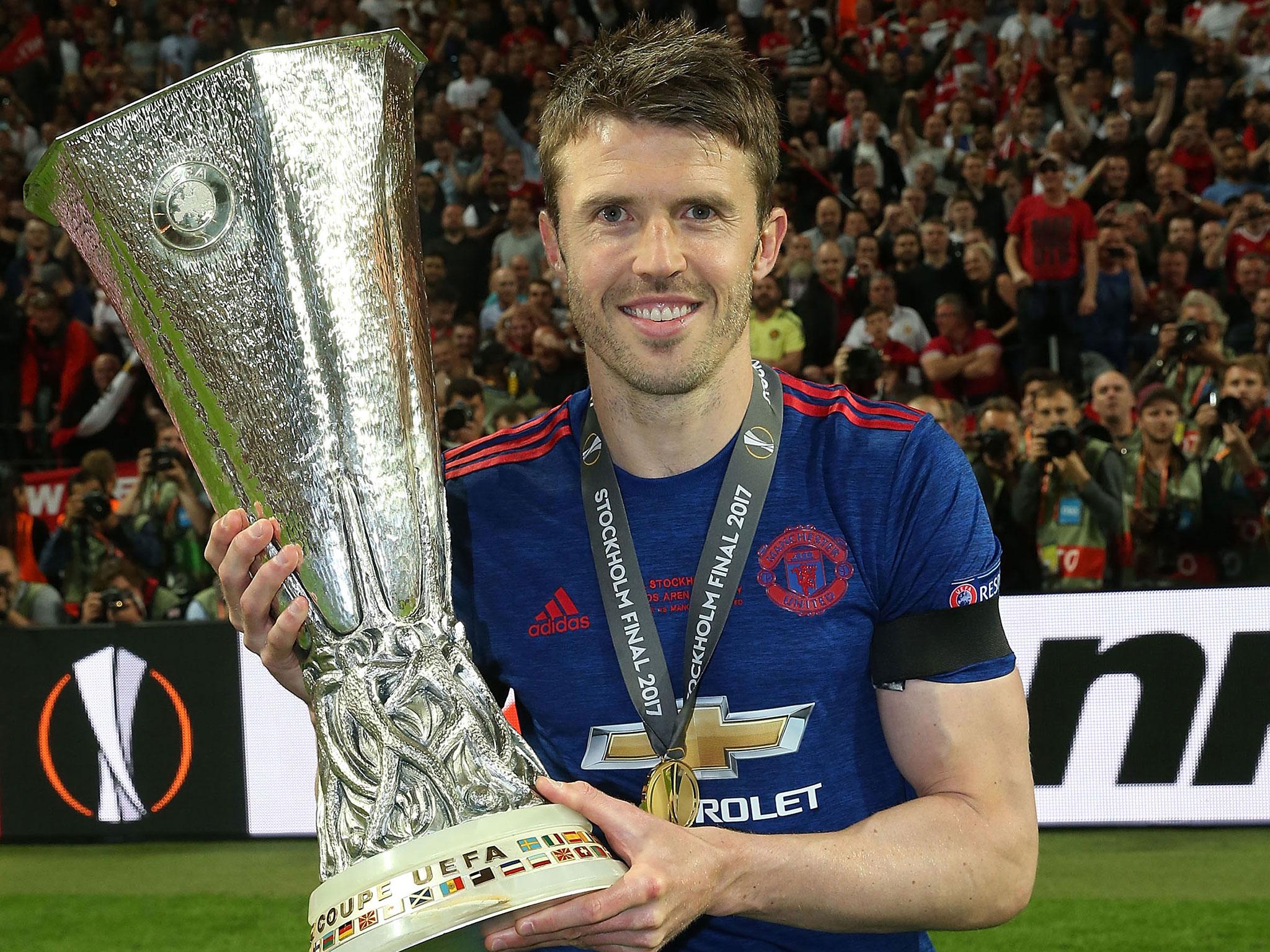 Michael Carrick has signed a one-year contract extension with Manchester United