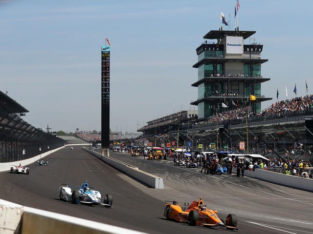 Fernando Alonso (front) could see his bid to win the Indy 500 impacted by bad weather
