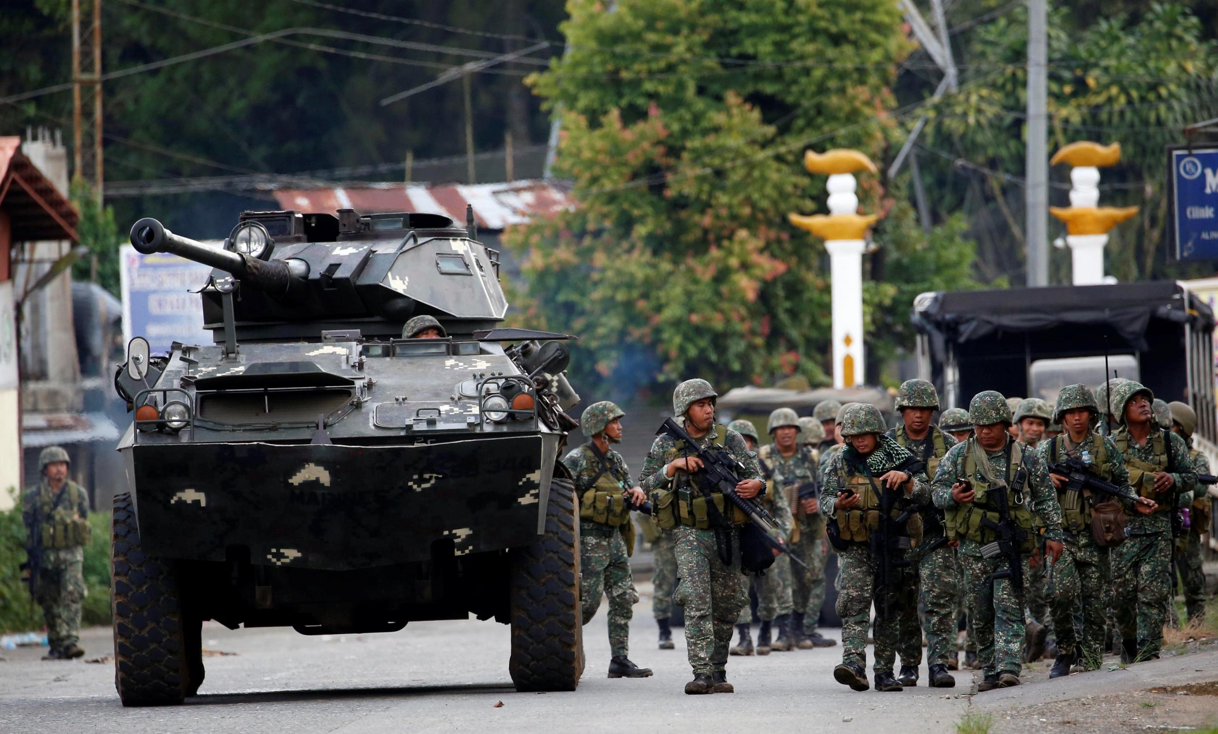 Marawi siege: Isis-linked militants dump bodies of civilians as rampage in Philippines city continues
