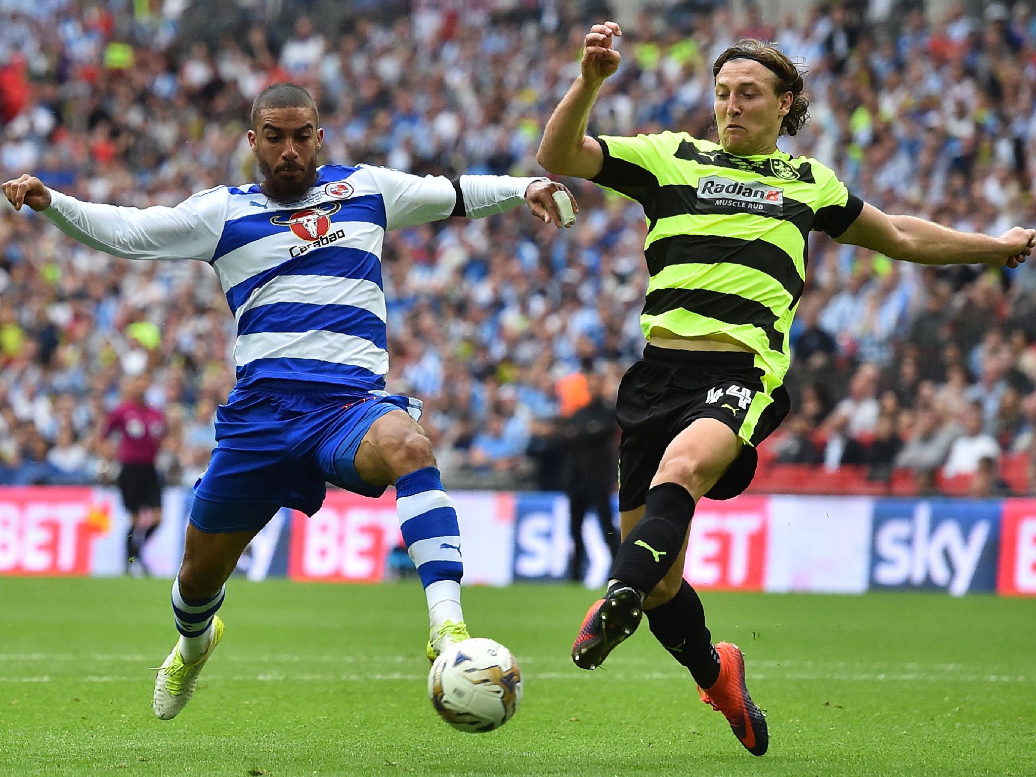 Lewis Grabban vies with Michael Hefele